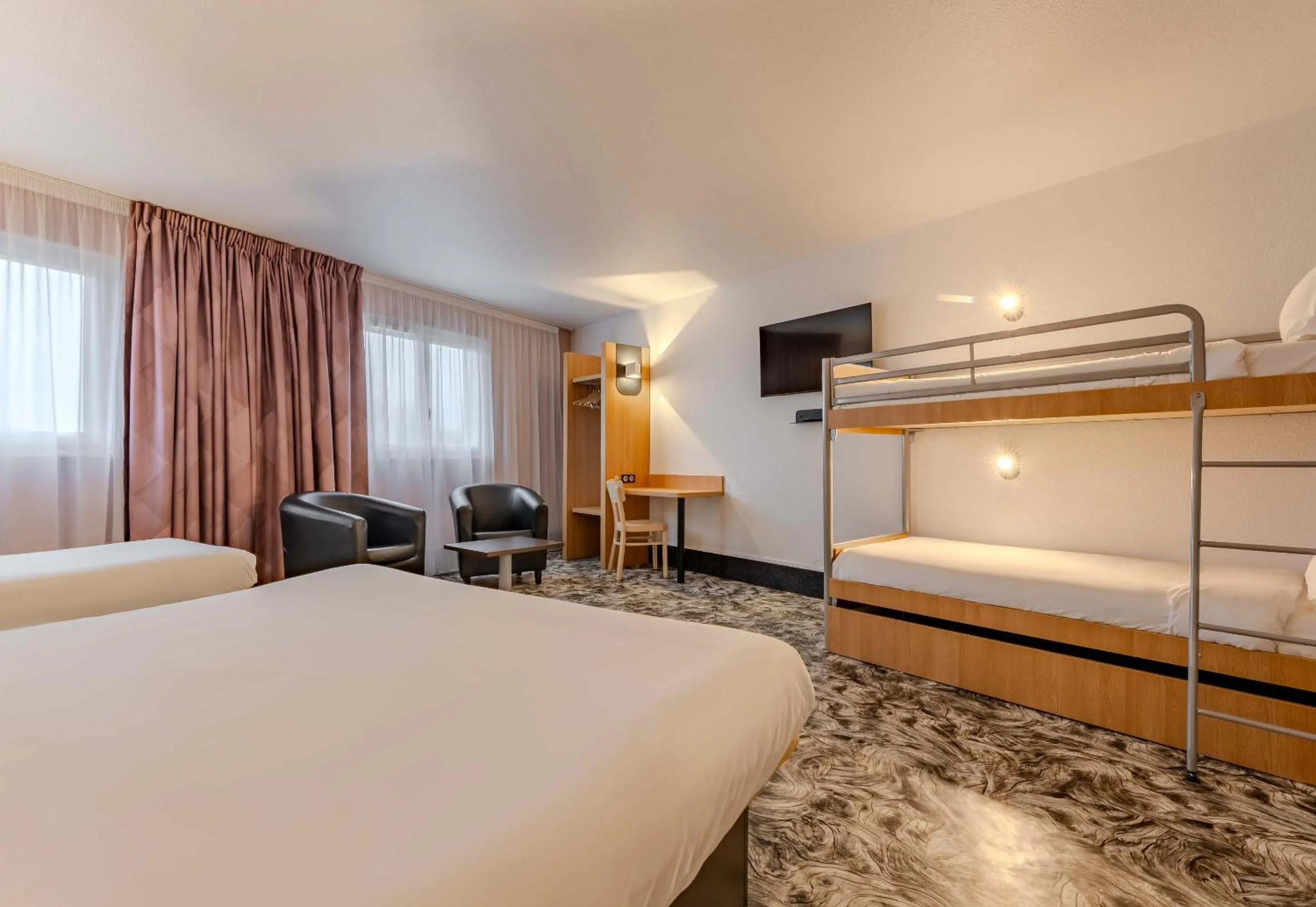 Bedroom, Bed in B&B HOTEL Maubeuge-Louvroil