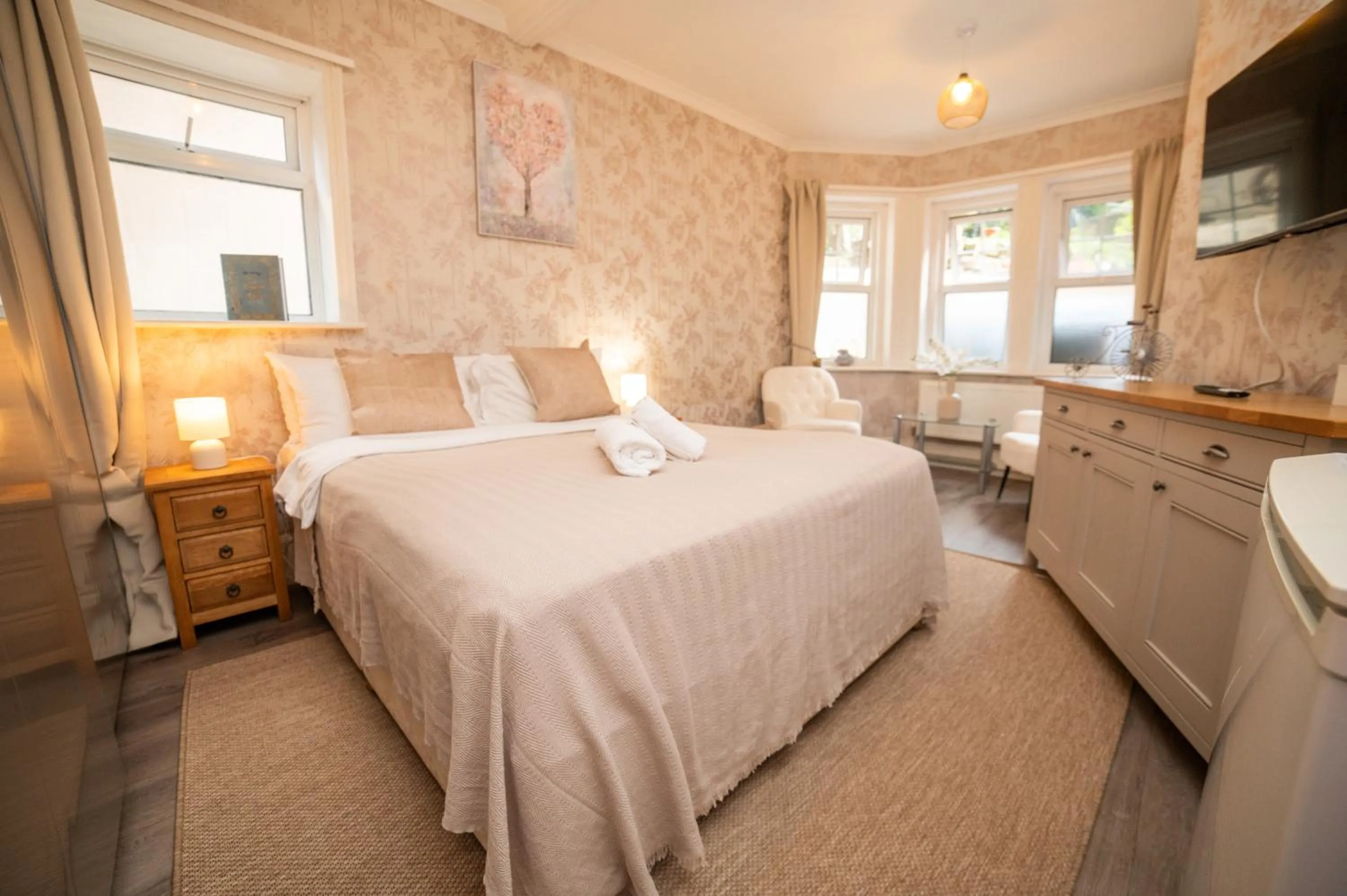 Photo of the whole room, Bed in The Cherry Tree Guest House