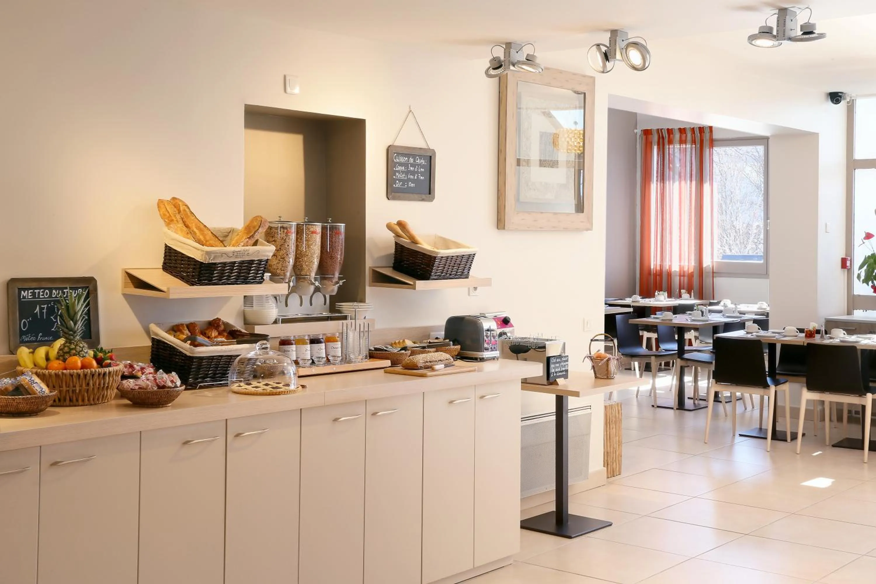 Buffet breakfast in Best Western Hotel Gap