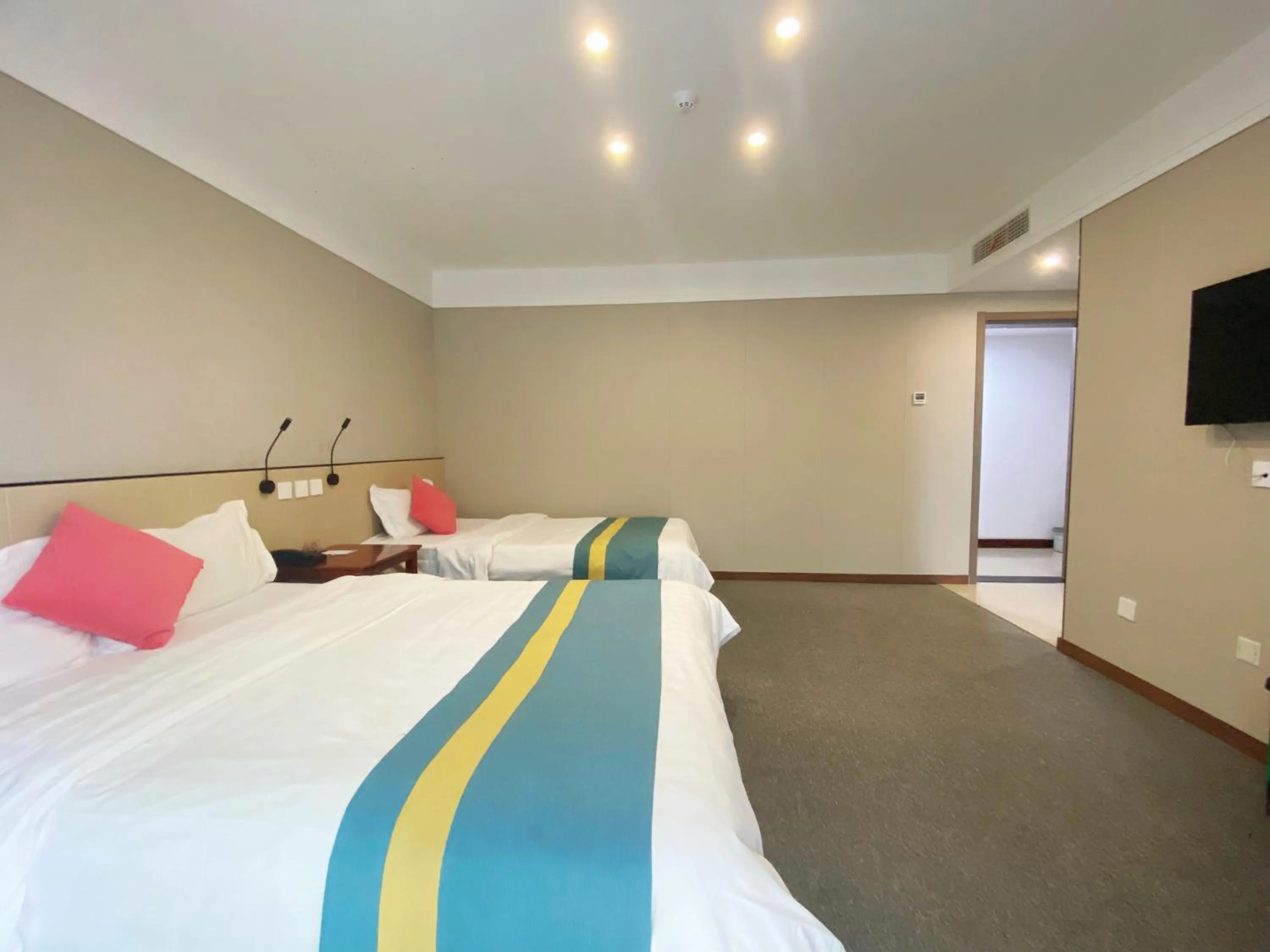 Bed in Beijing RJ Brown City Center Hotel Tian An Men & Forbidden City