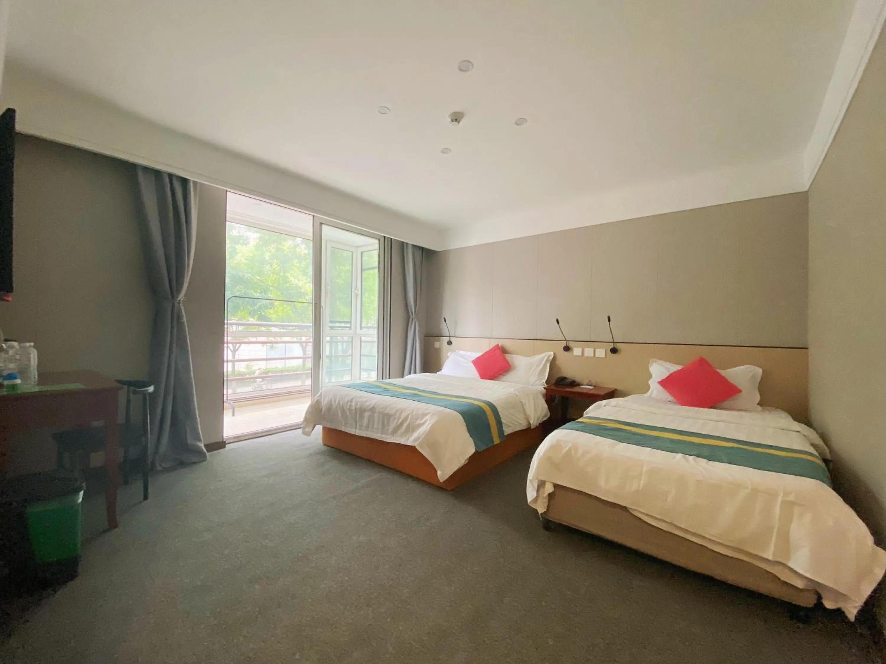 Bed in Beijing RJ Brown City Center Hotel Tian An Men & Forbidden City