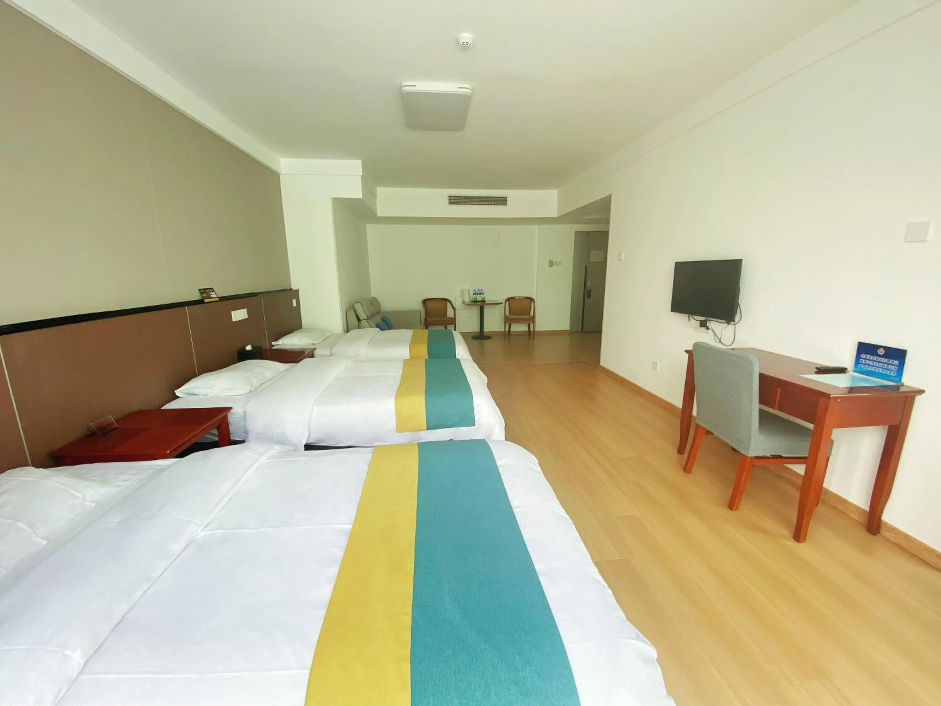 Photo of the whole room, Bed in Beijing RJ Brown City Center Hotel Tian An Men Forbidden City