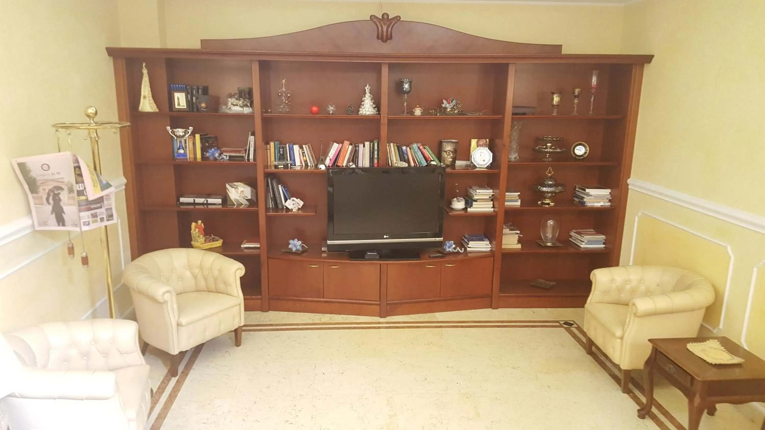 Communal lounge/ TV room in Hotel Corallo