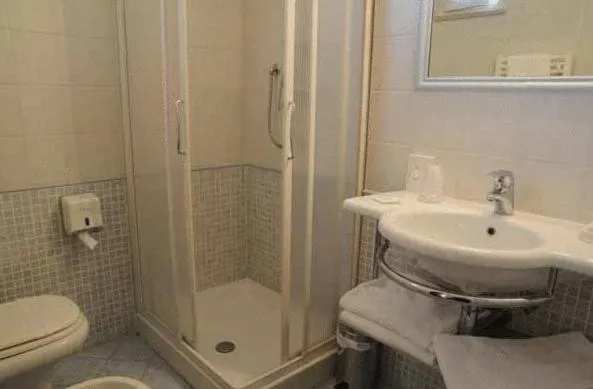 Bathroom in Hotel Corallo