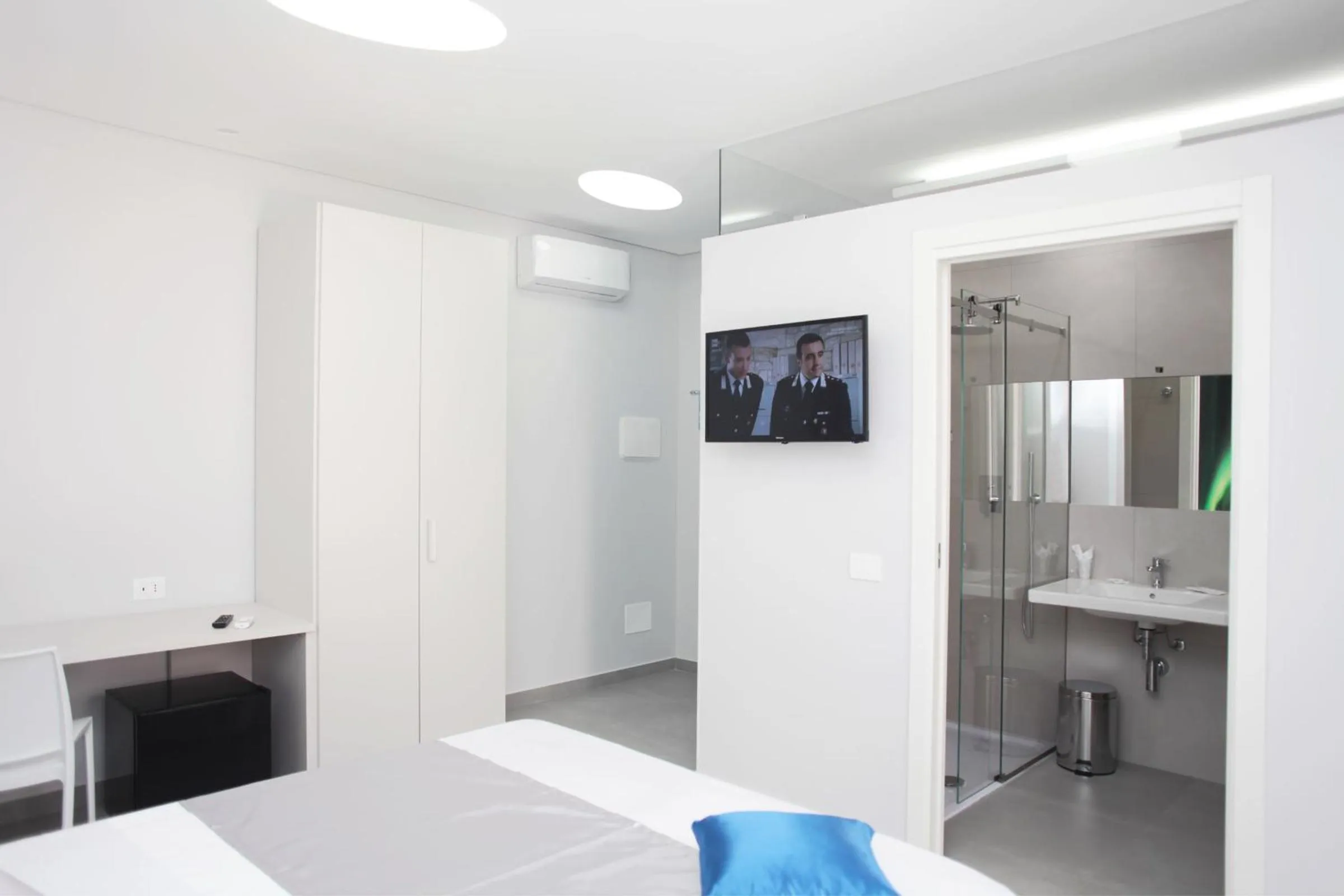 TV and multimedia, Bed in Rivazzurra Design Rooms