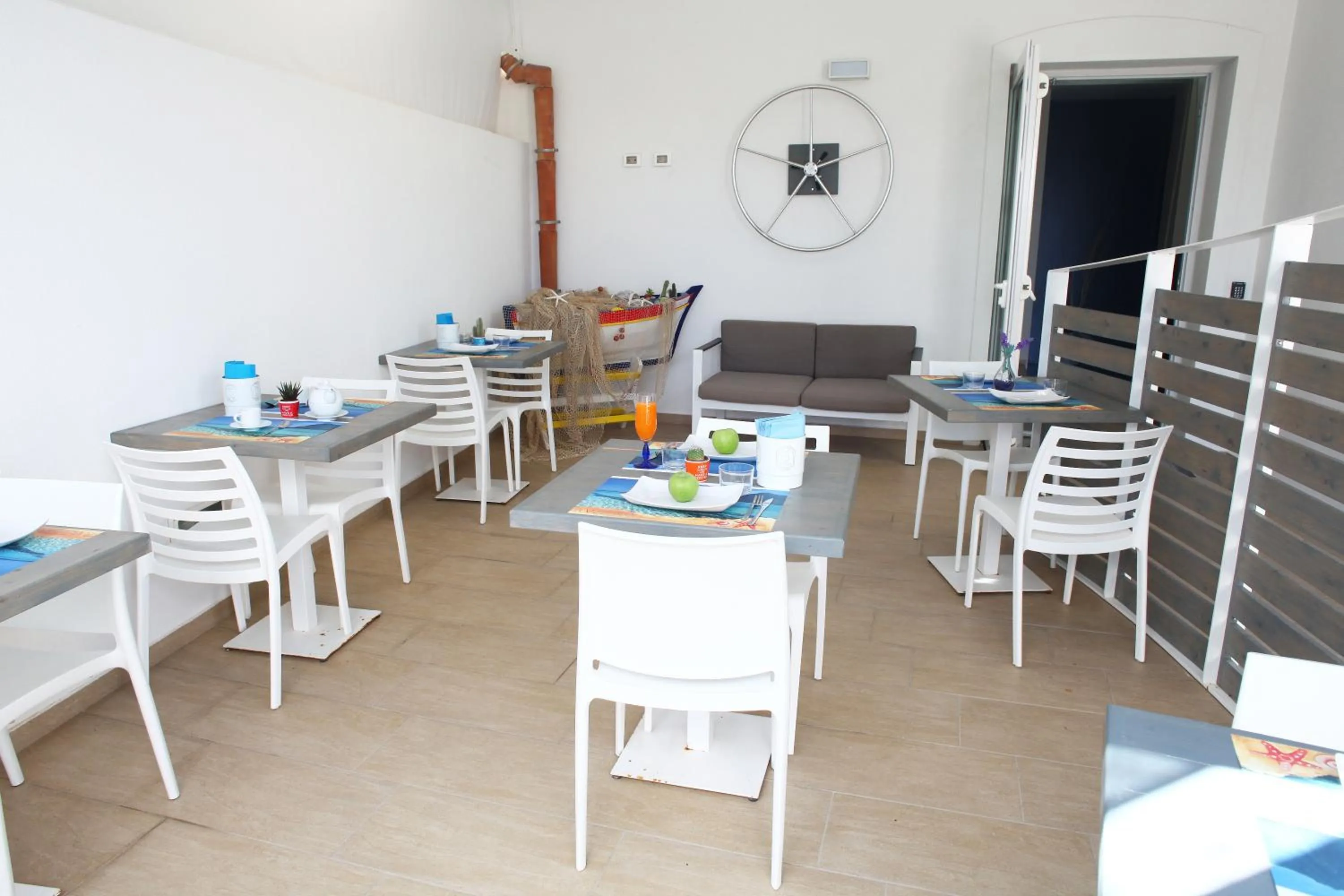 Restaurant/places to eat in Rivazzurra Design Rooms