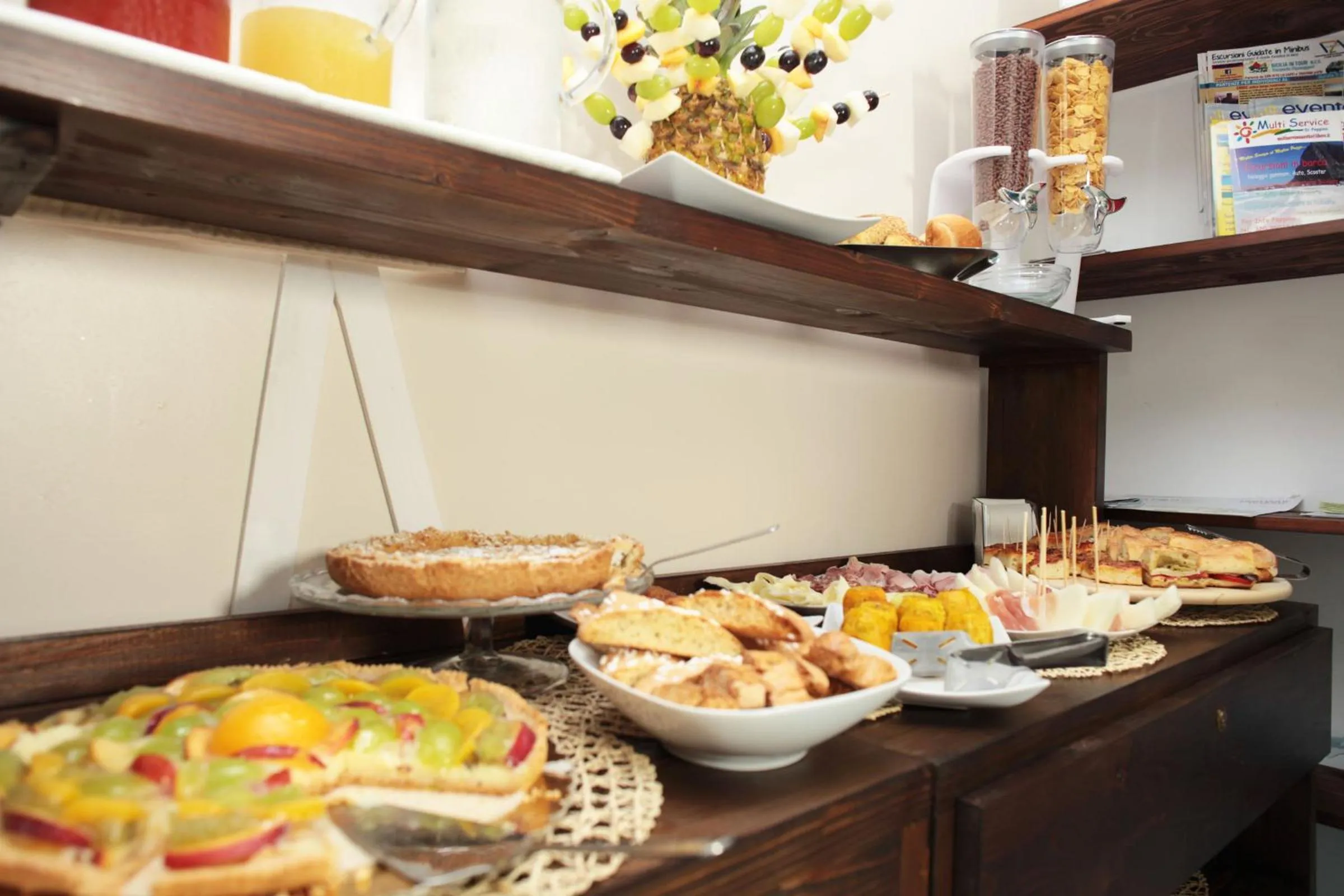 Restaurant/places to eat in Rivazzurra Design Rooms