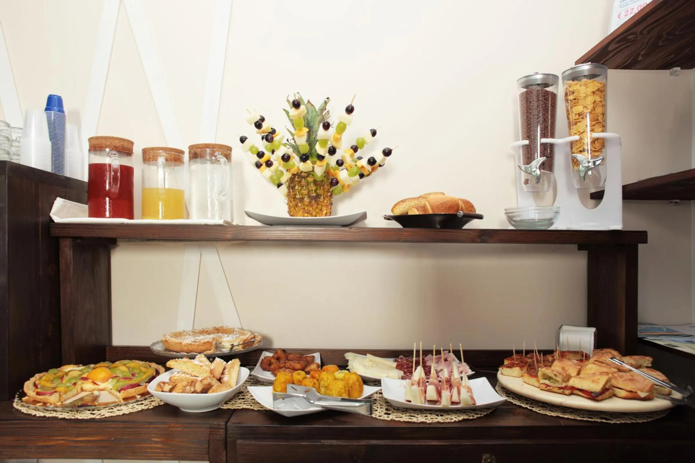 Restaurant/places to eat in Rivazzurra Design Rooms