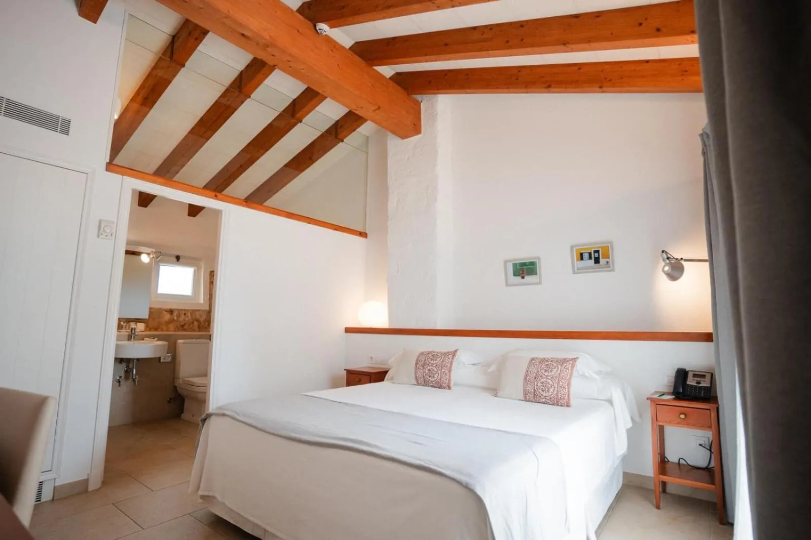 Bed in Hotel Rural Binigaus Vell