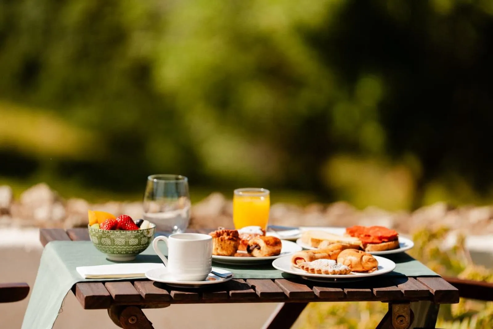 Buffet breakfast in Hotel Rural Binigaus Vell