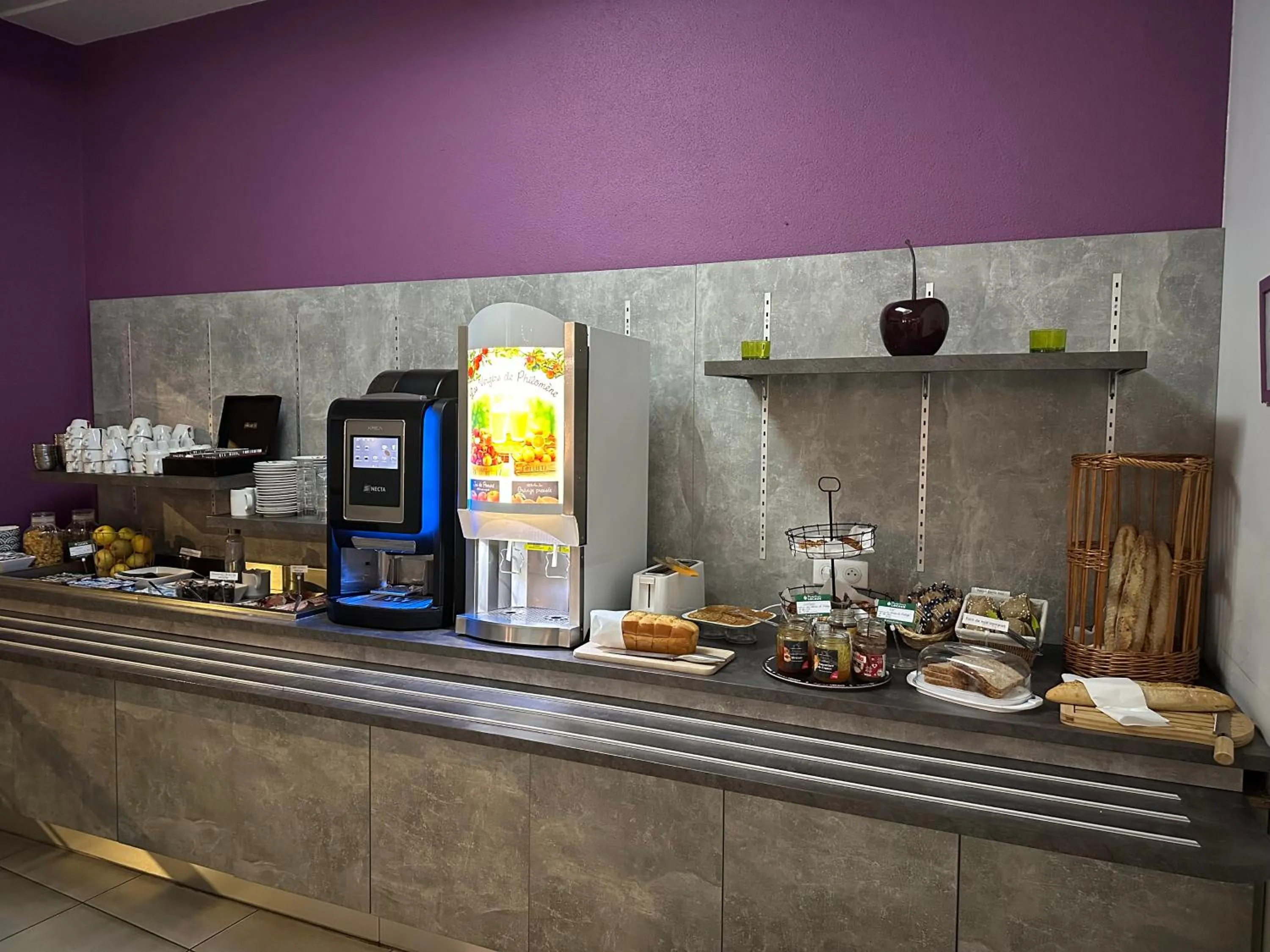 Breakfast in BRIT HOTEL CONFORT NEVERS Centre Gare