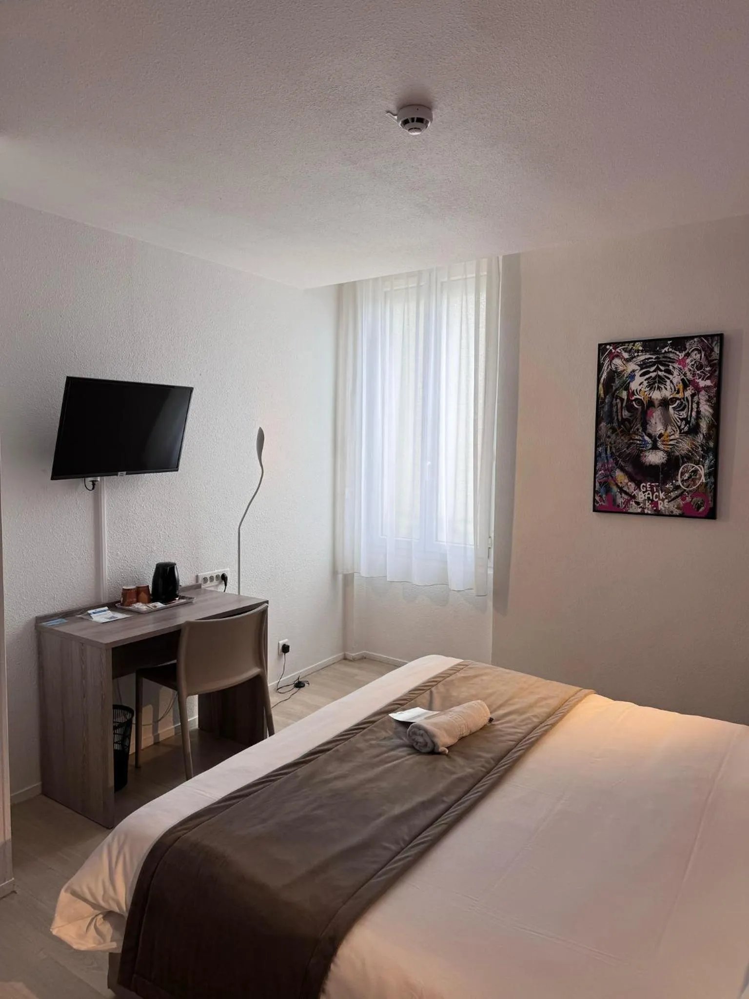 TV and multimedia, Bed in BRIT HOTEL CONFORT NEVERS Centre Gare