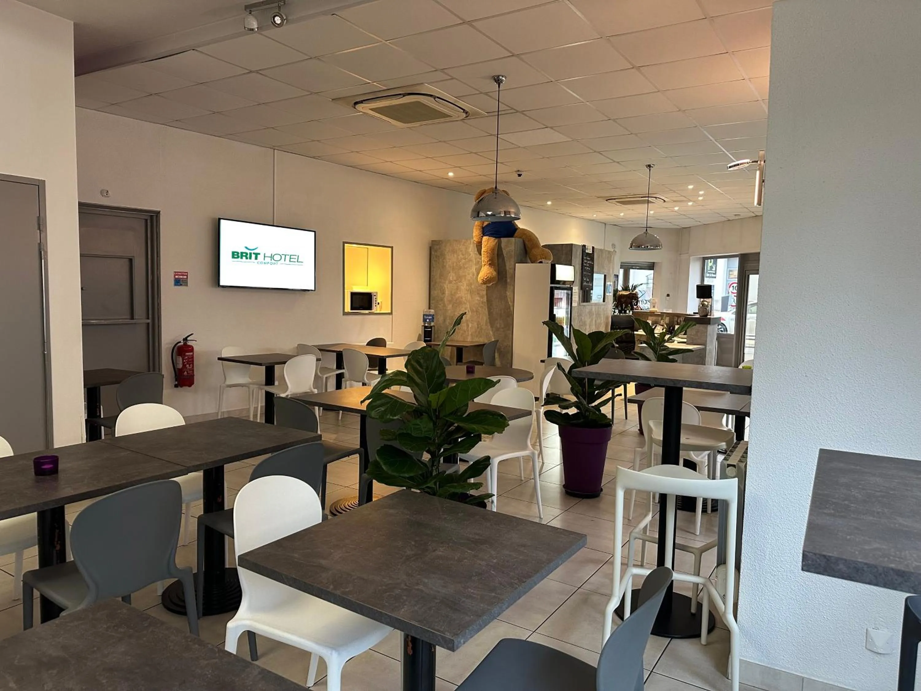 Breakfast in BRIT HOTEL CONFORT NEVERS Centre Gare