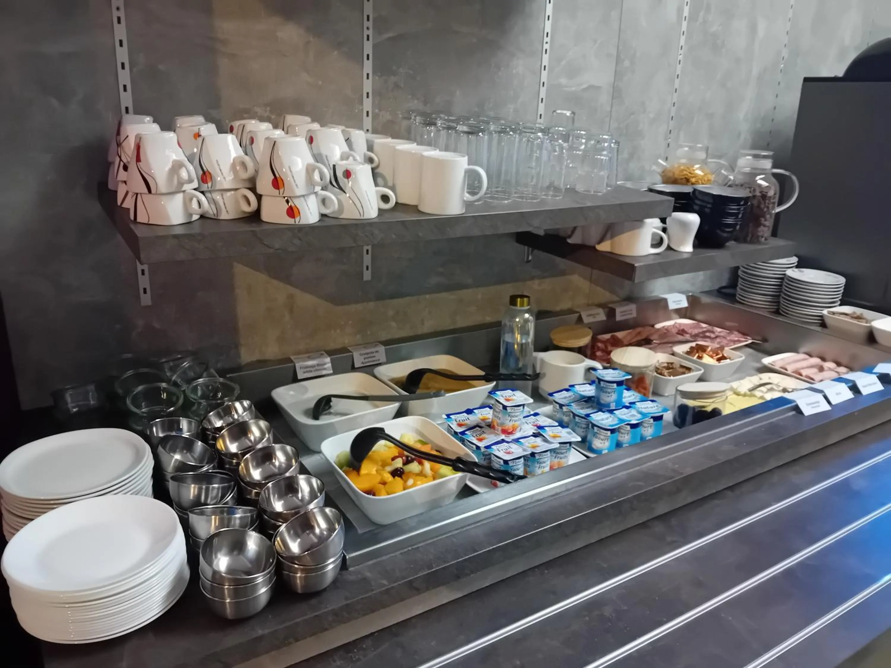 Breakfast in BRIT HOTEL CONFORT NEVERS Centre Gare