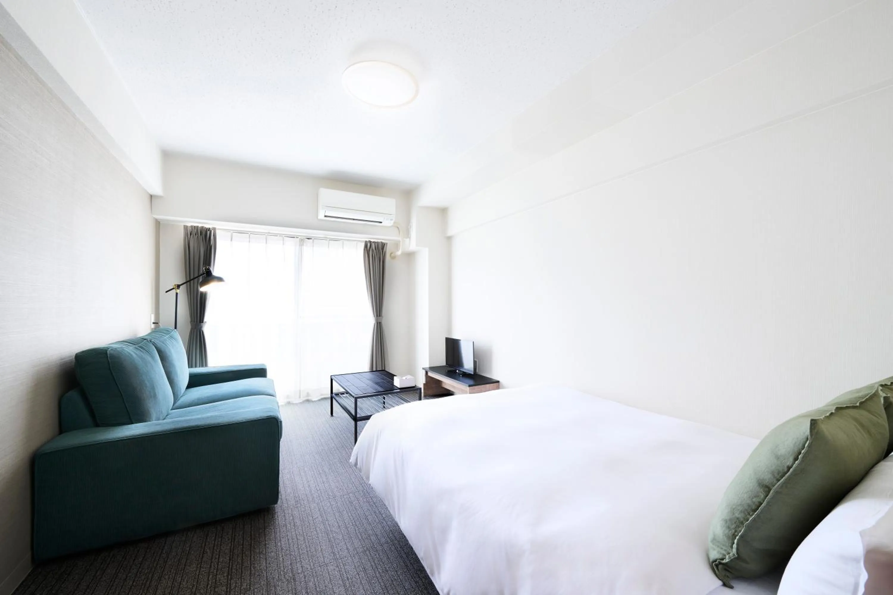 Photo of the whole room, Bed in montan HAKATA