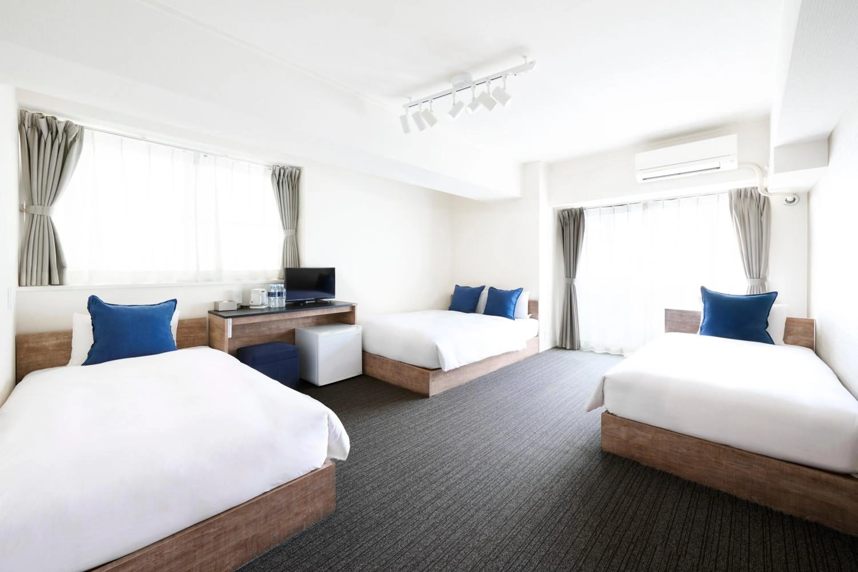 Photo of the whole room, Bed in montan HAKATA