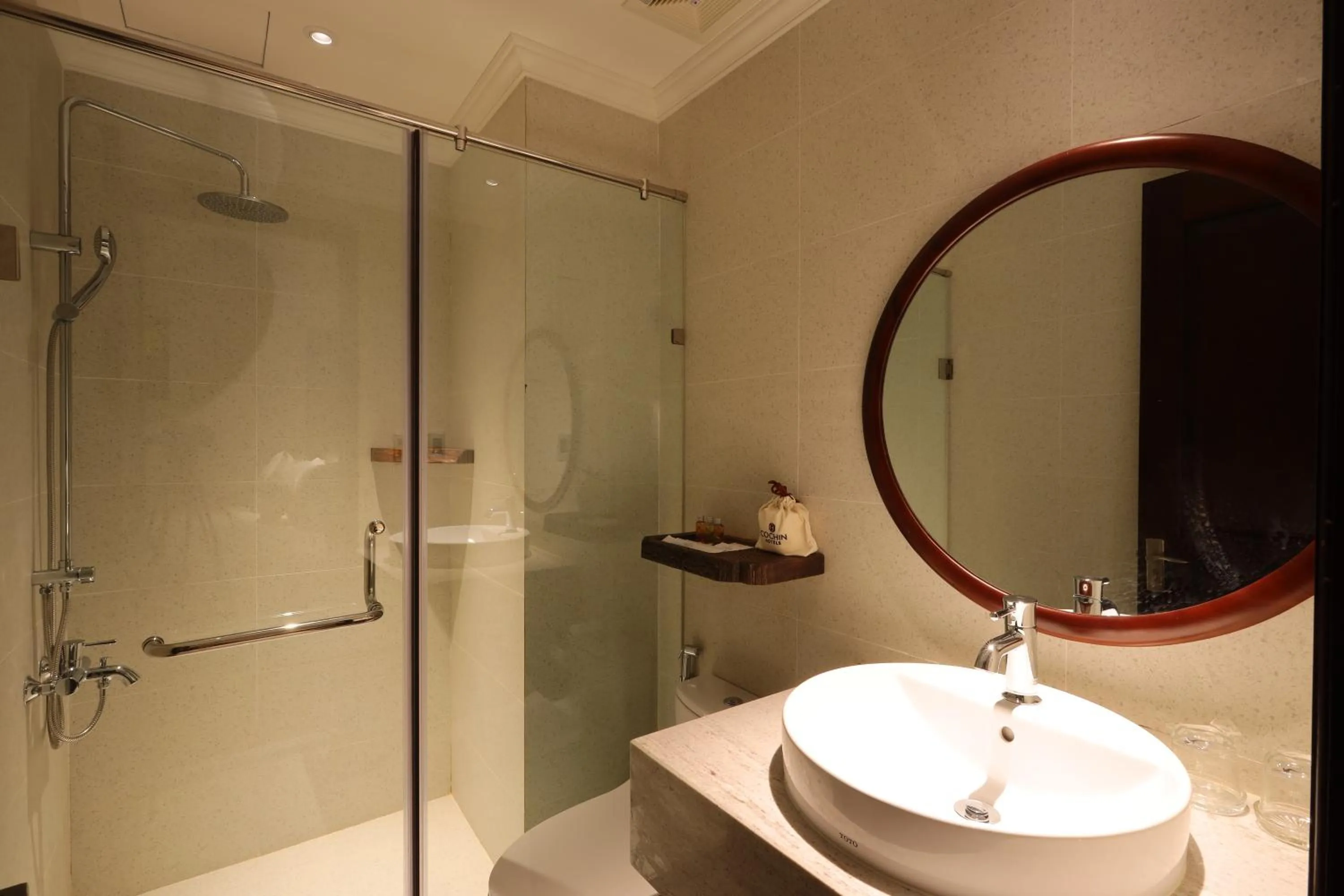 Bathroom in Cochin Sang Hotel