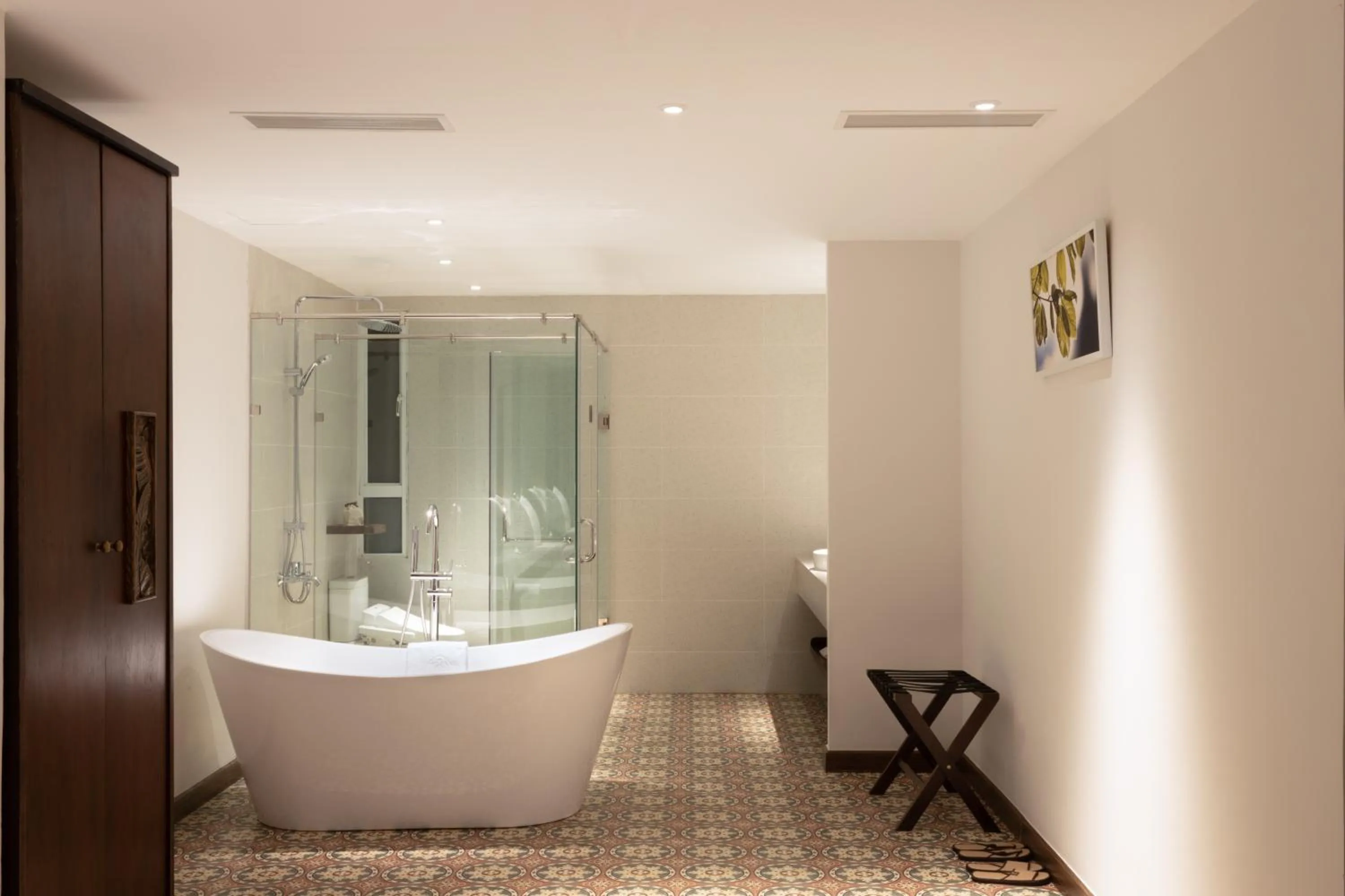 Bathroom in Cochin Sang Hotel