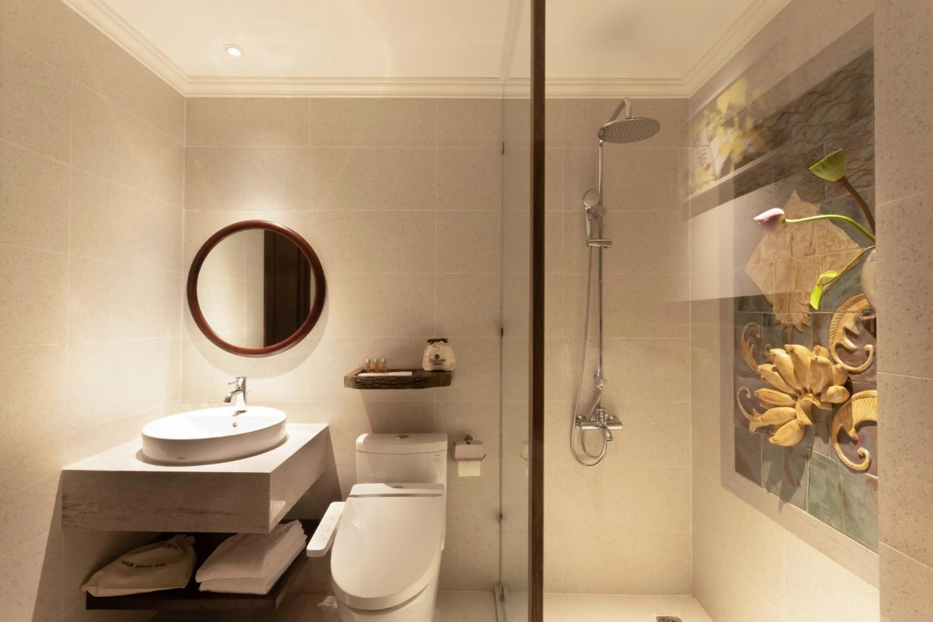 Bathroom in Cochin Sang Hotel
