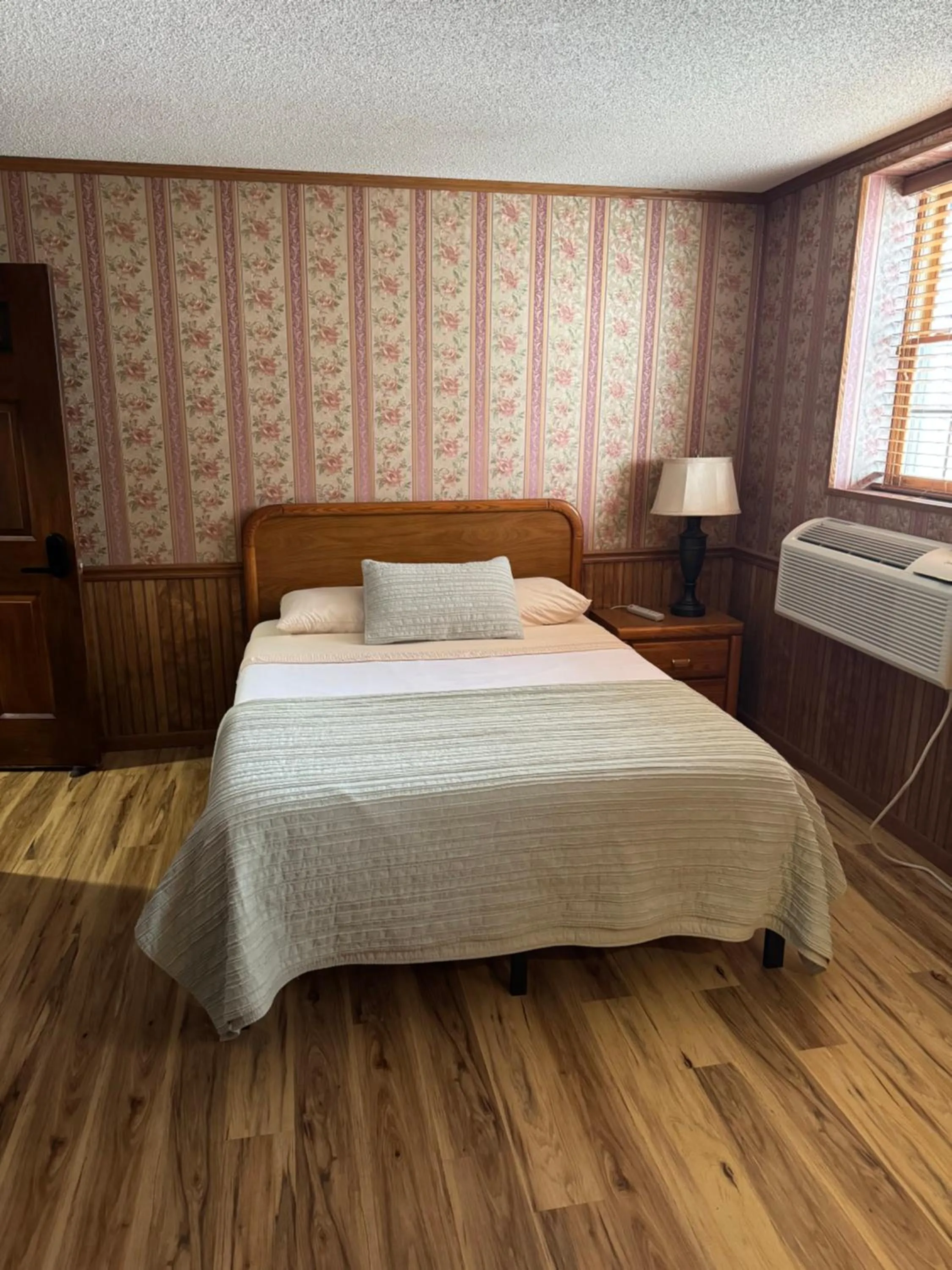 Bed in Fenway House Hotel