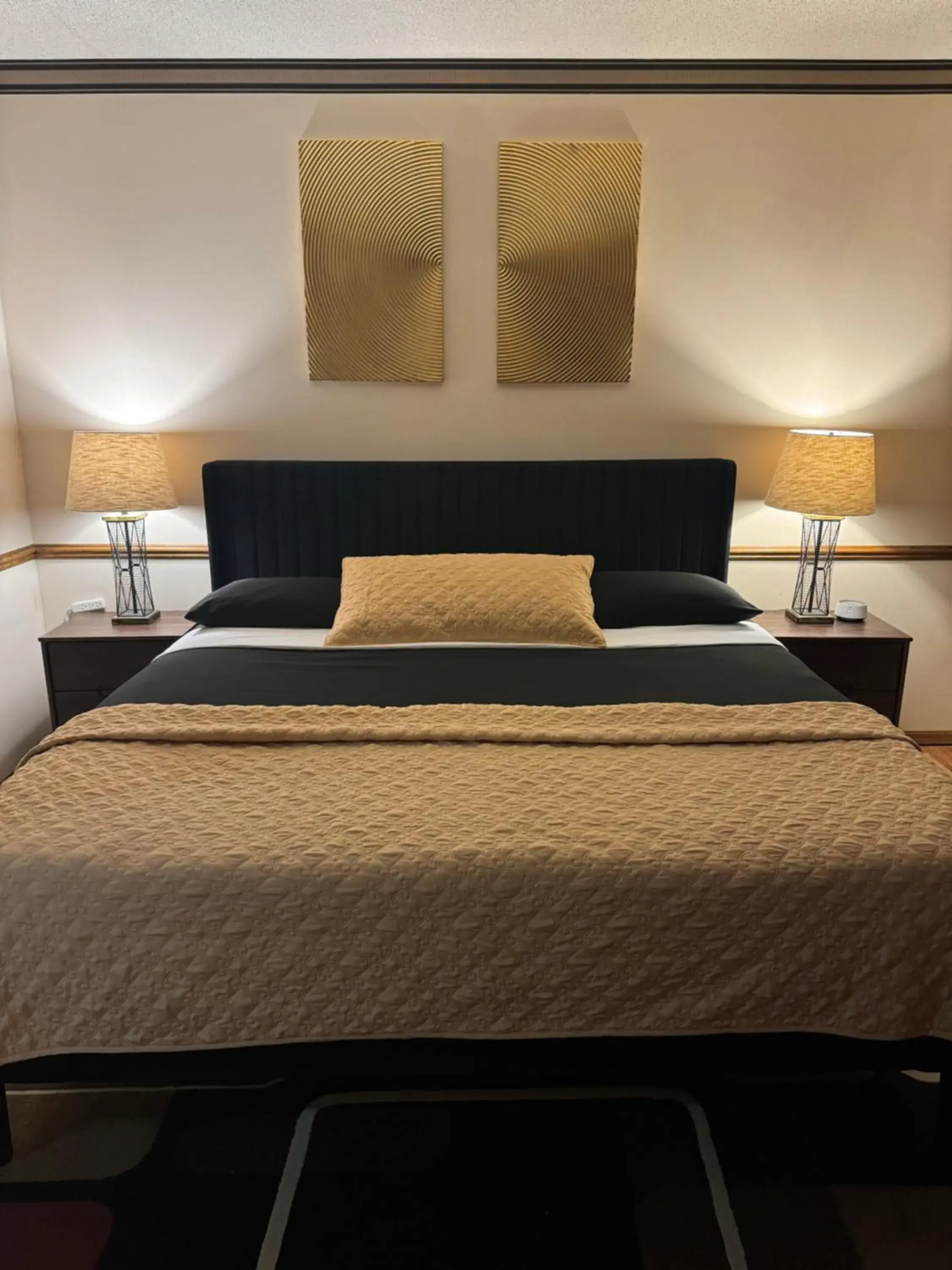 Standard King Room in Fenway House Hotel Standard King Room in Fenway House Hotel