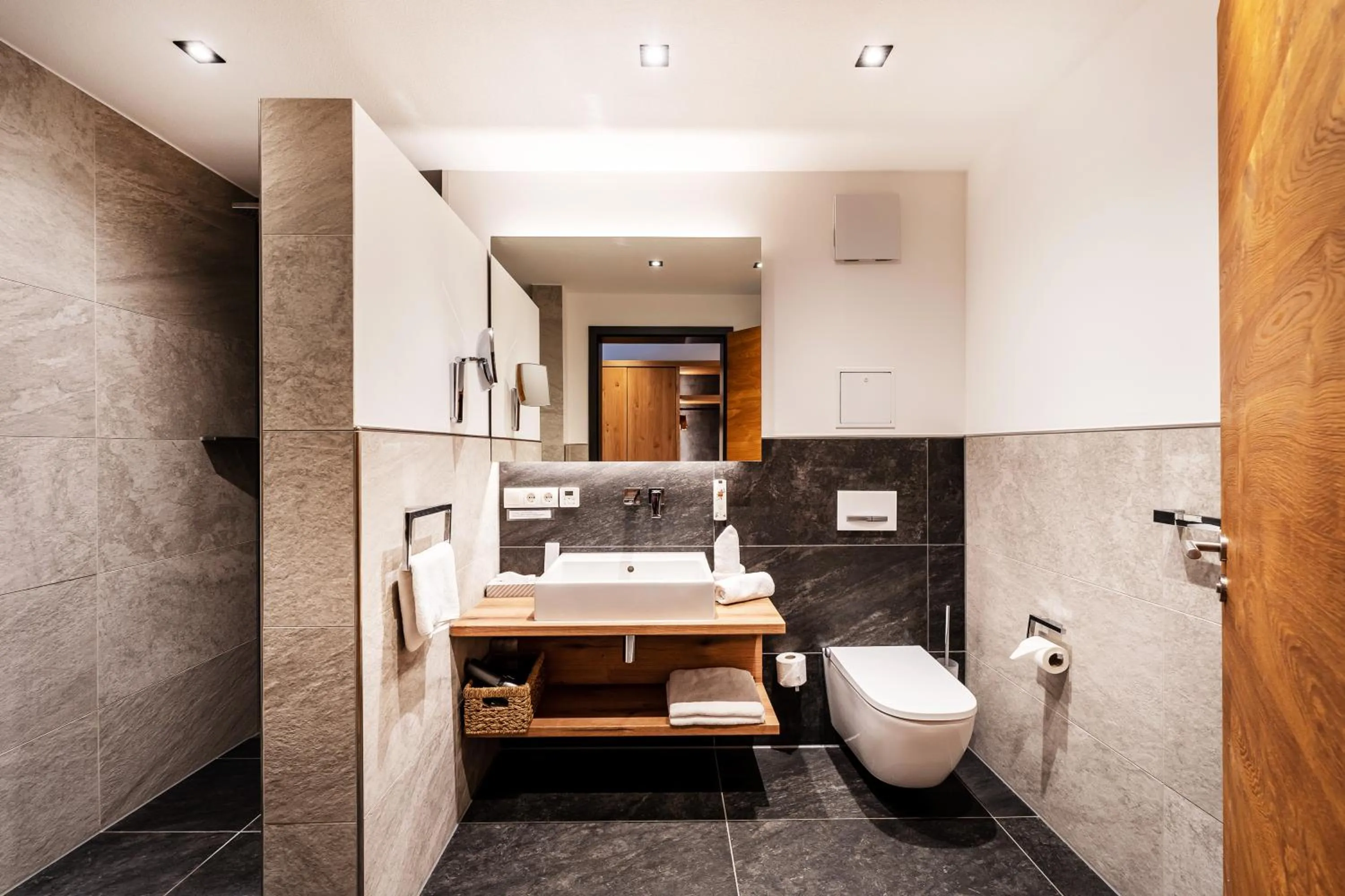 Bathroom in Hotel Bayerischer Hof