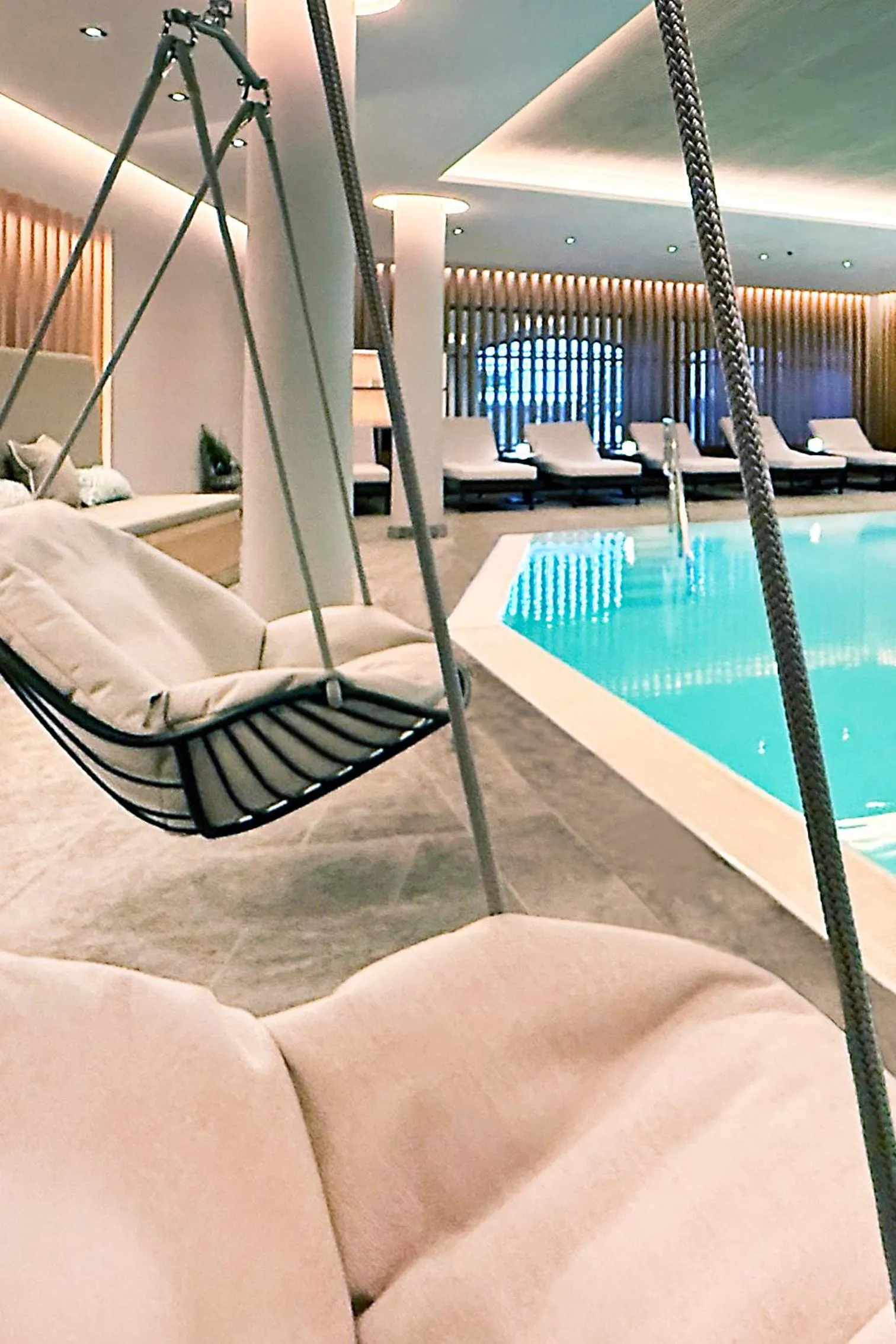 Swimming pool in Hotel Bayerischer Hof