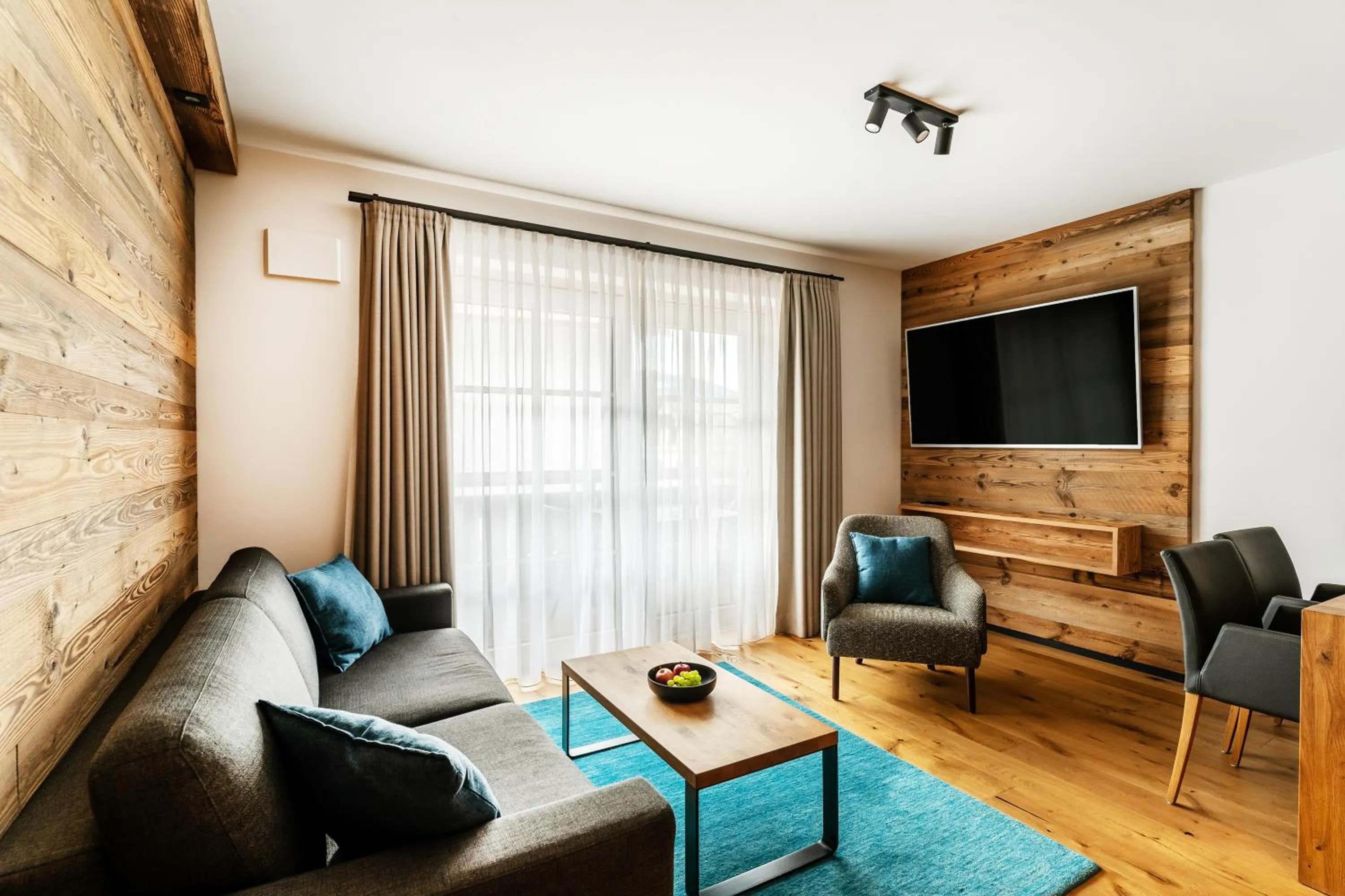 Seating area in Hotel Bayerischer Hof
