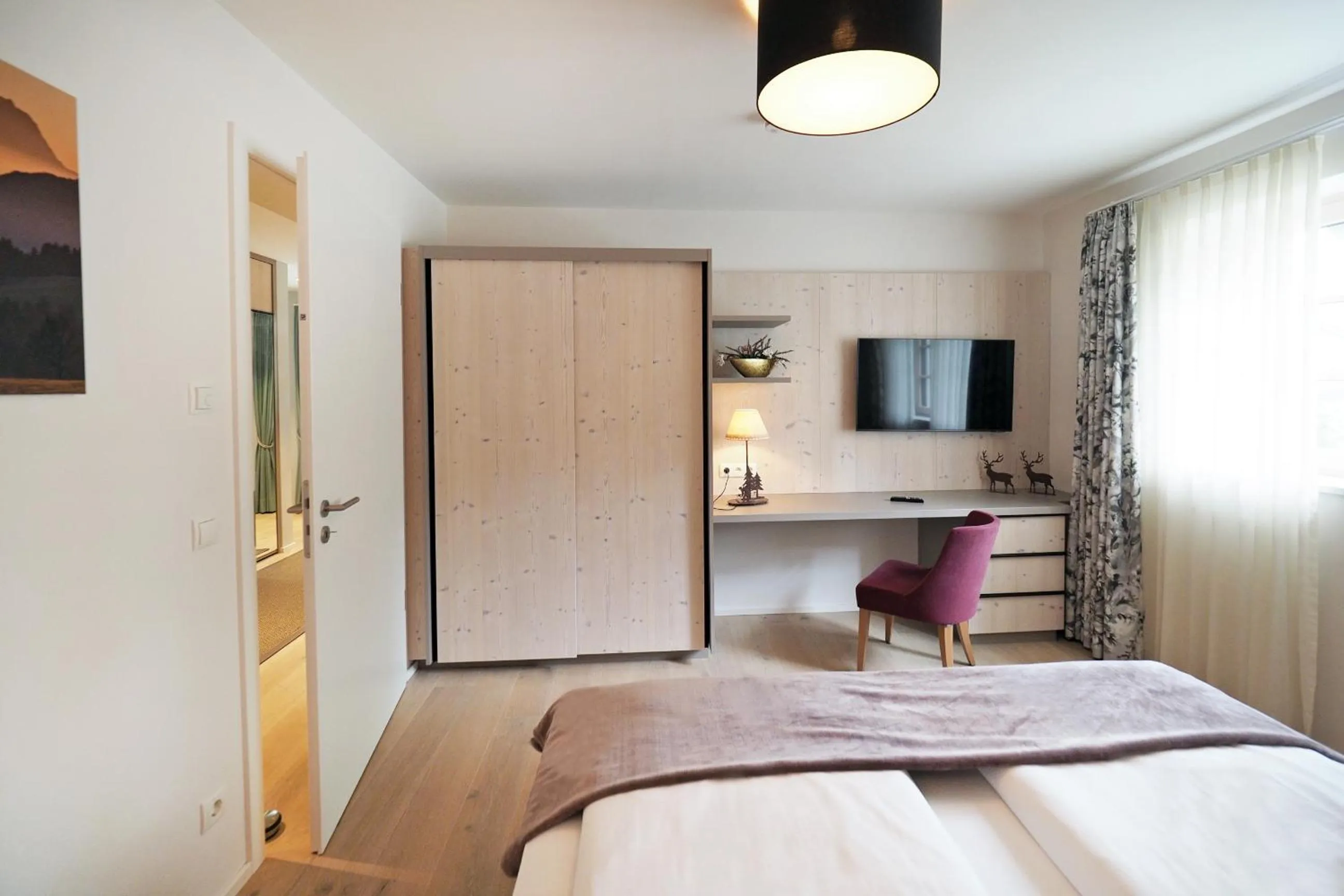 Bedroom, Bed in Hotel Bayerischer Hof