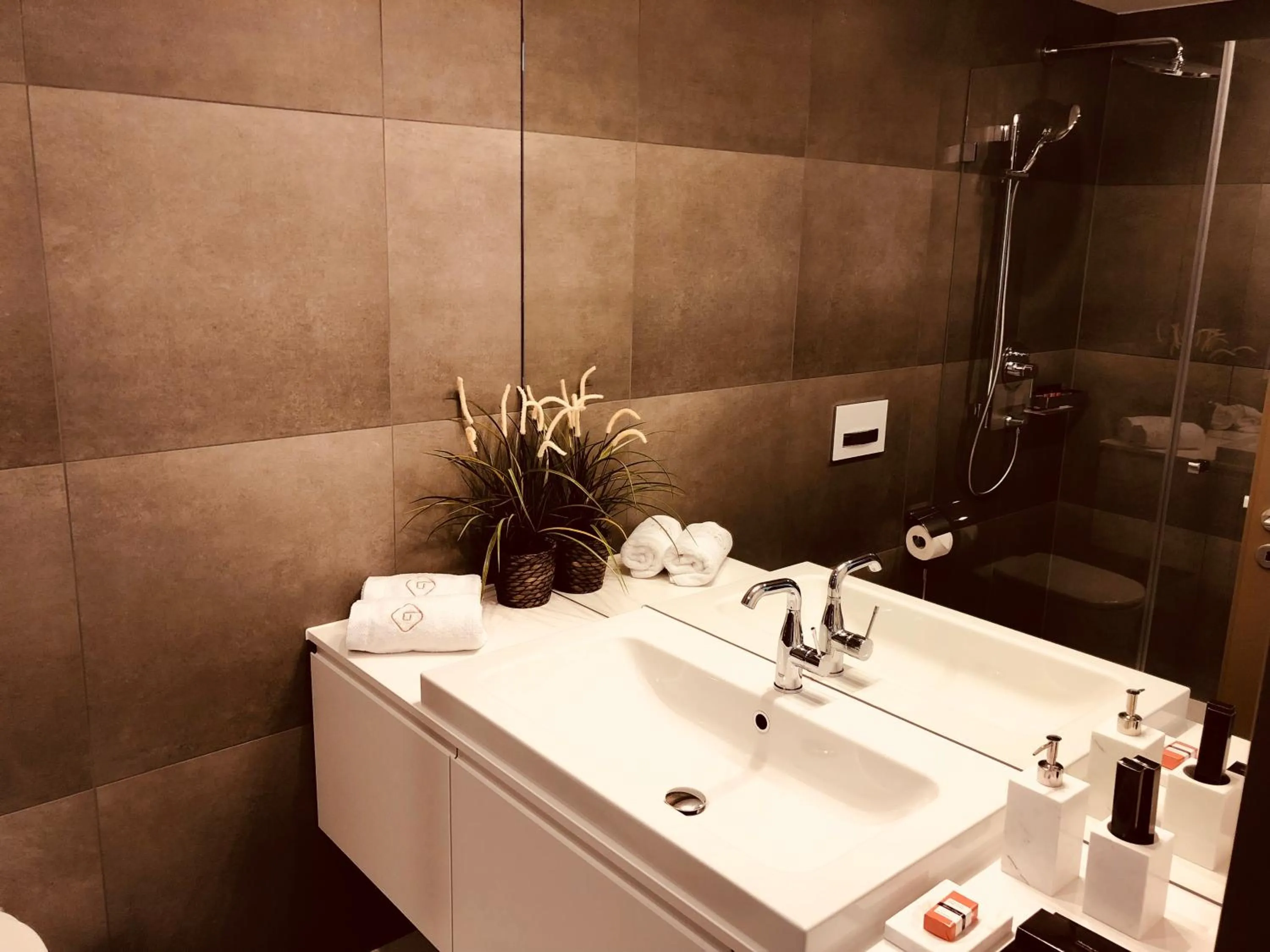 Bathroom in Park Tower City View Apartments