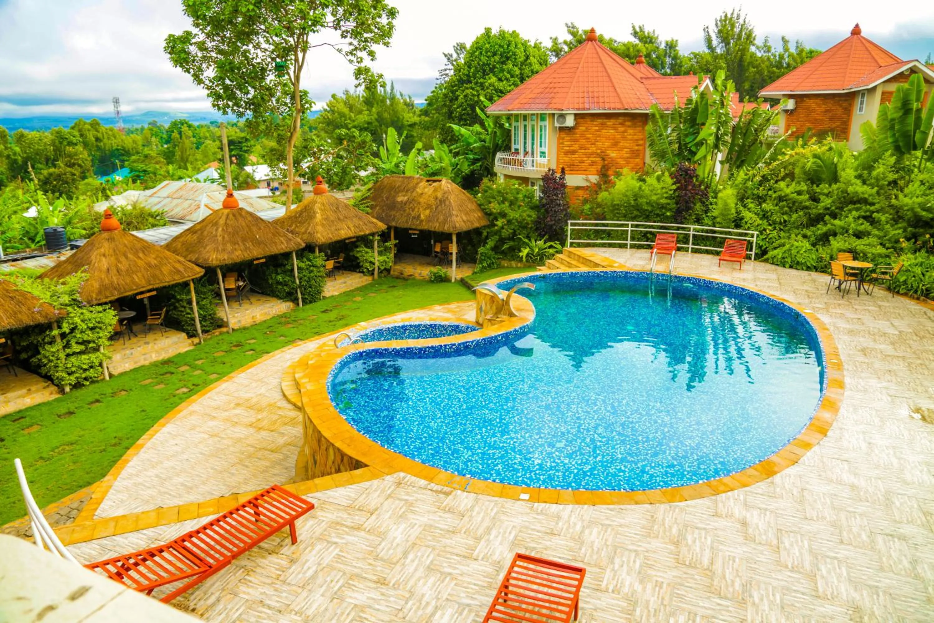 Swimming pool in Masailand Safari Lodge