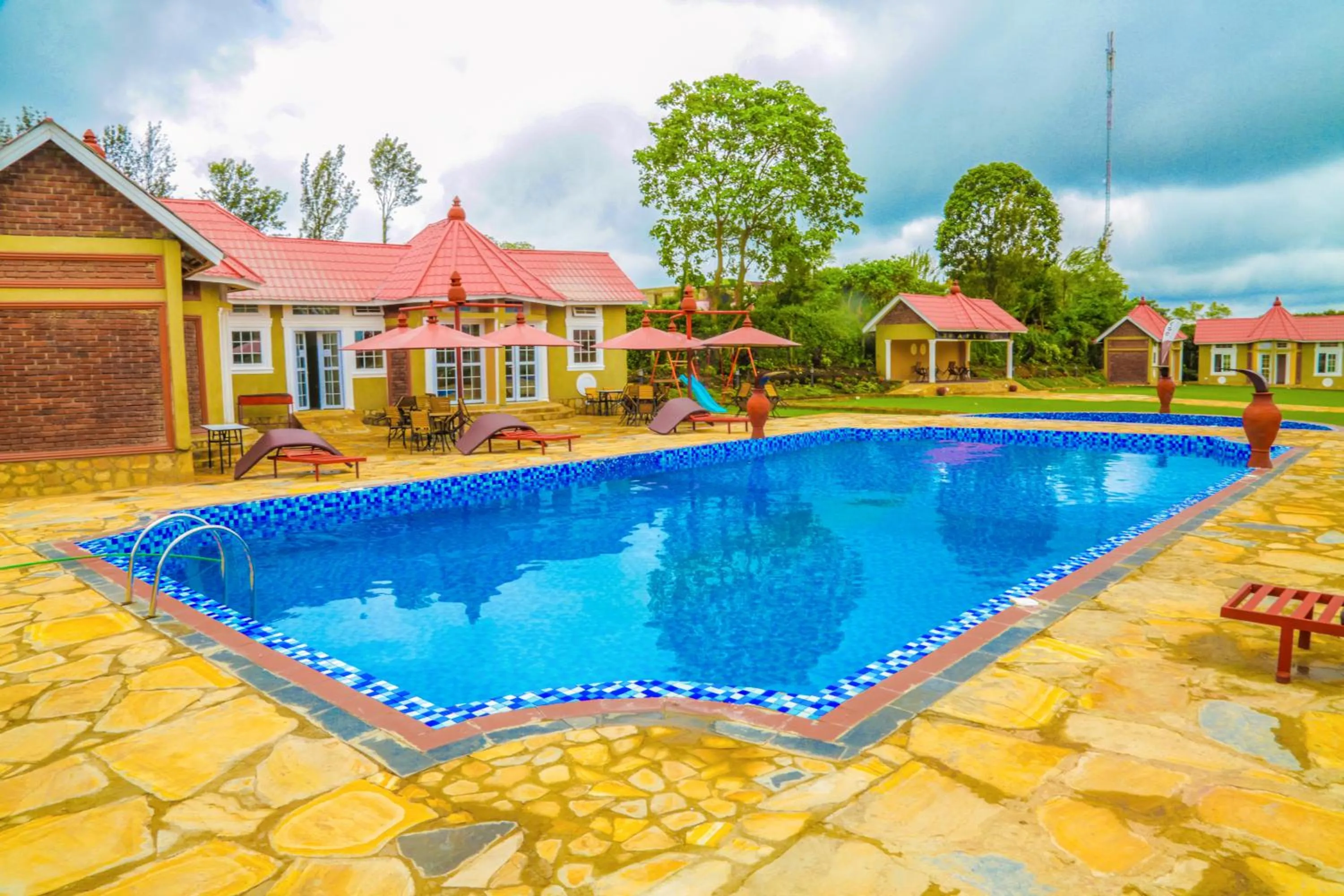 Swimming pool in Masailand Safari Lodge