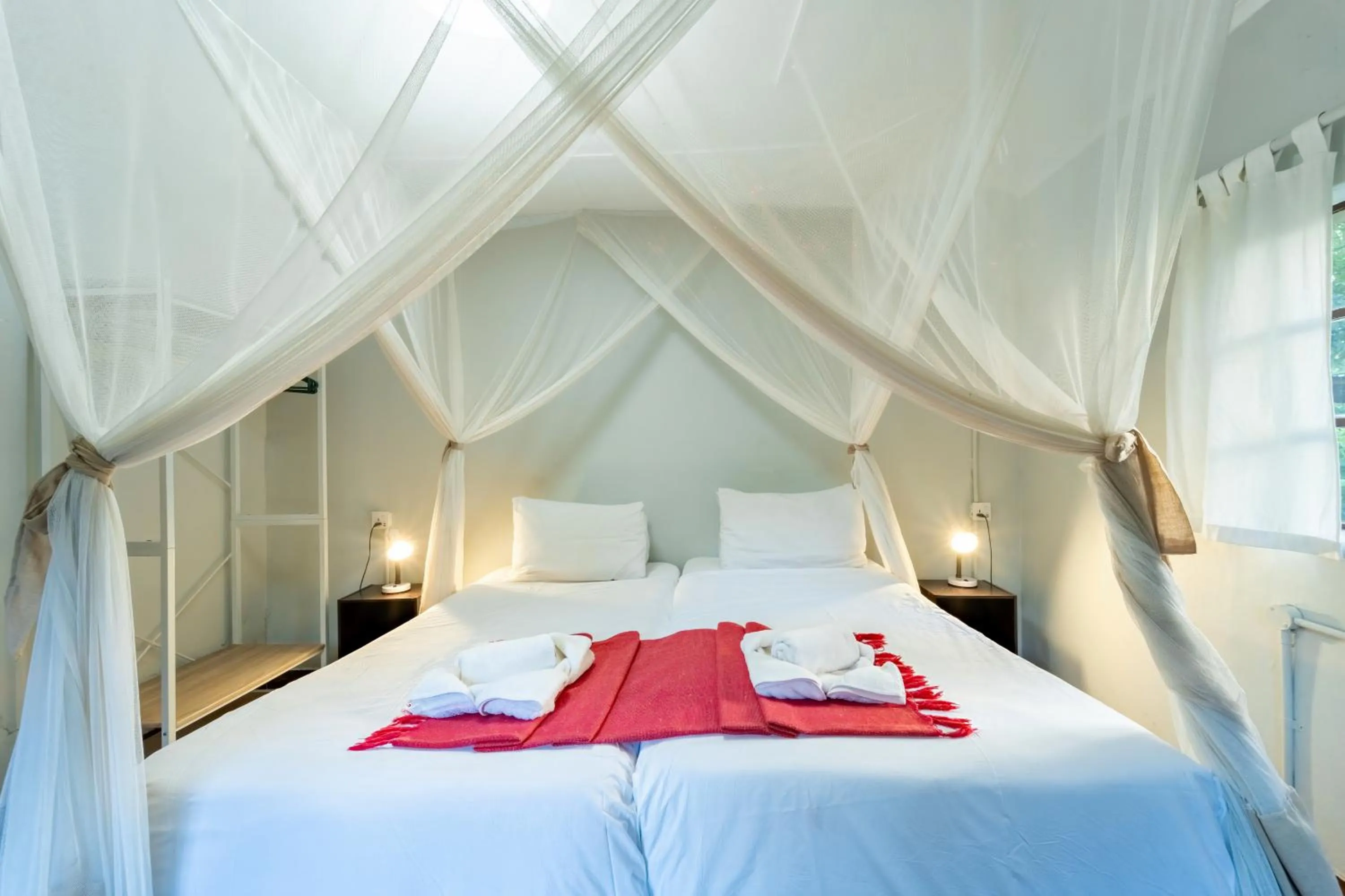 Bedroom, Bed in Shoestrings Backpackers Lodge Vic Falls