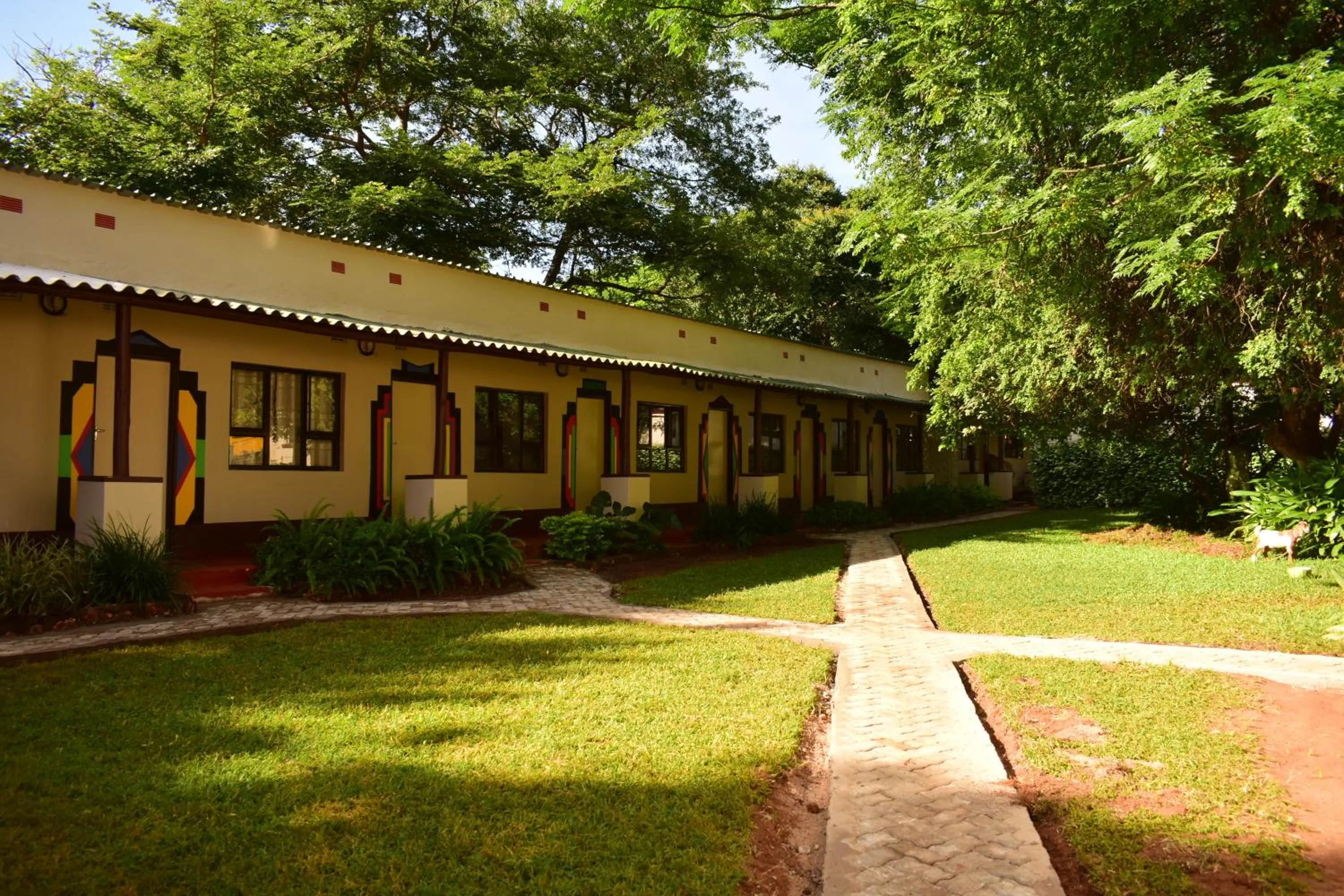 Property building in Shoestrings Backpackers Lodge Vic Falls