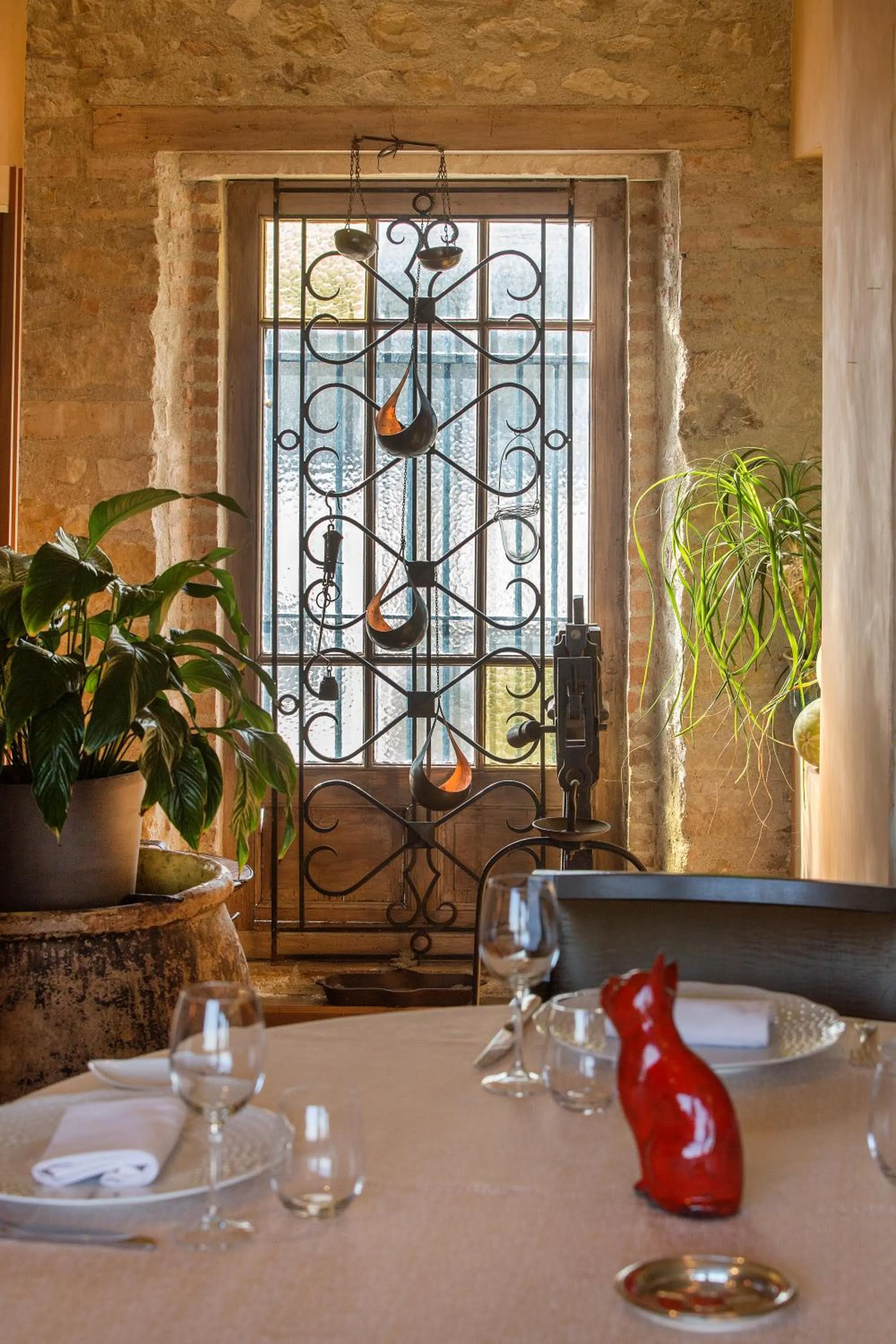 Decorative detail in Auberge du Poids Public Logis Hotel