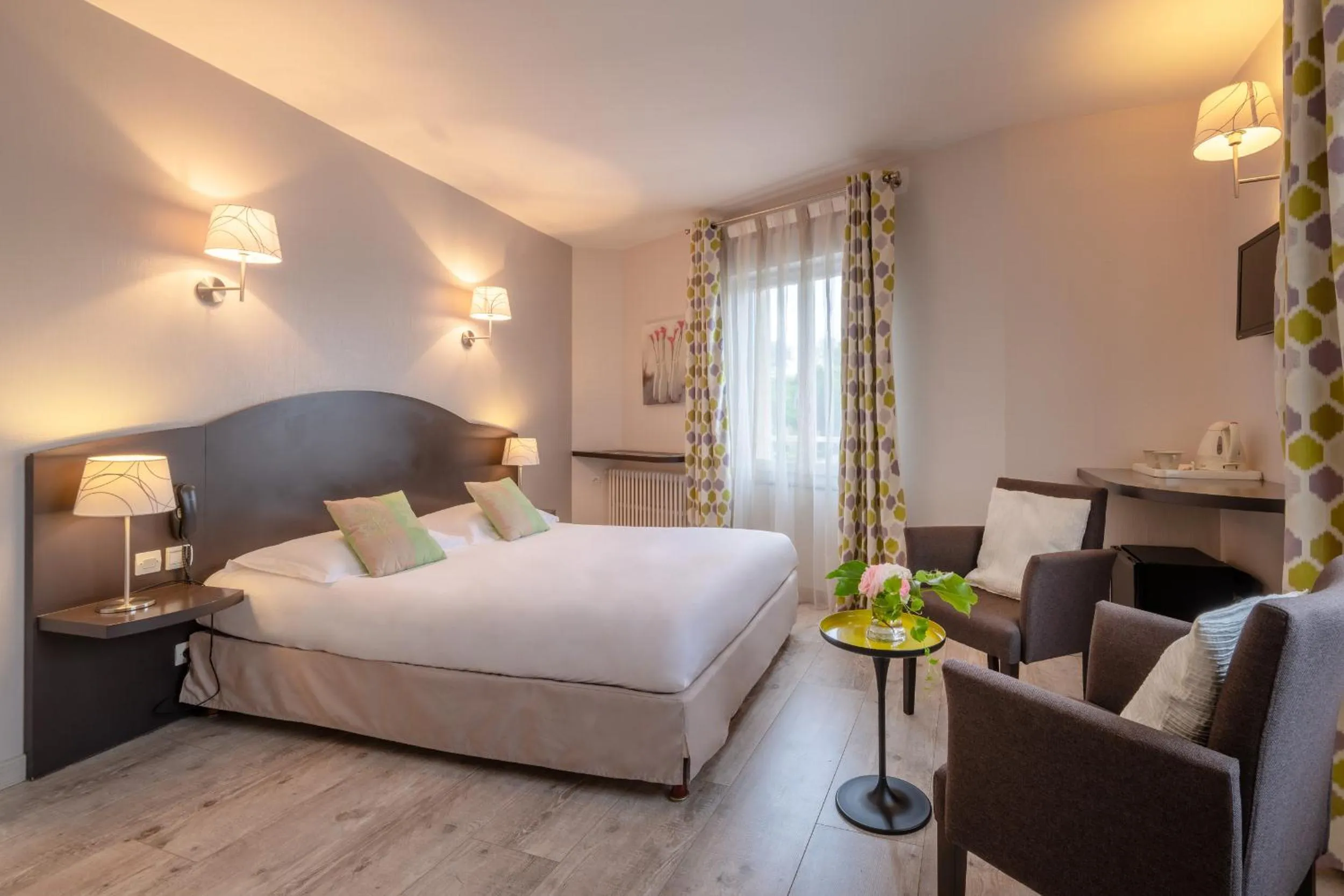 Bedroom, Bed in Auberge du Poids Public Logis Hotel