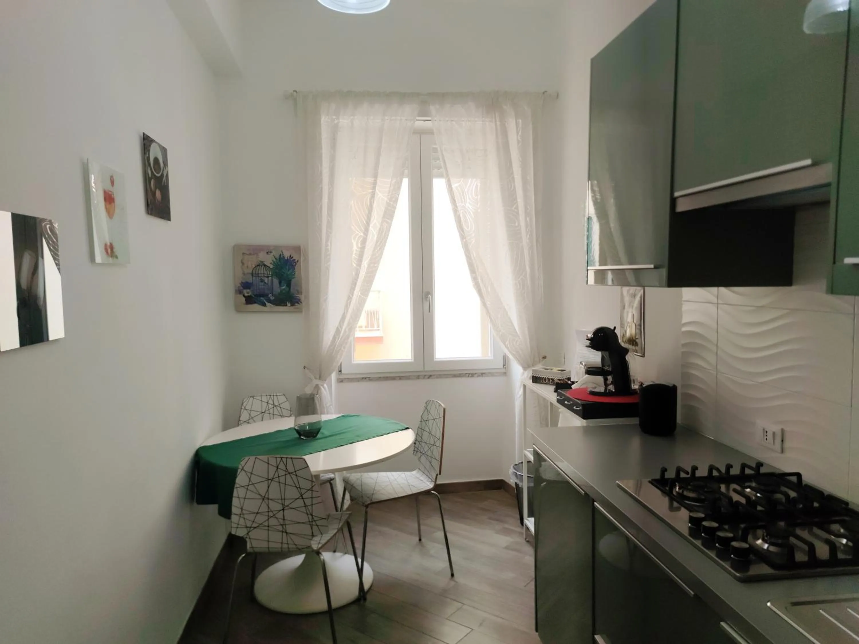 Coffee/tea facilities in Maison Lumière