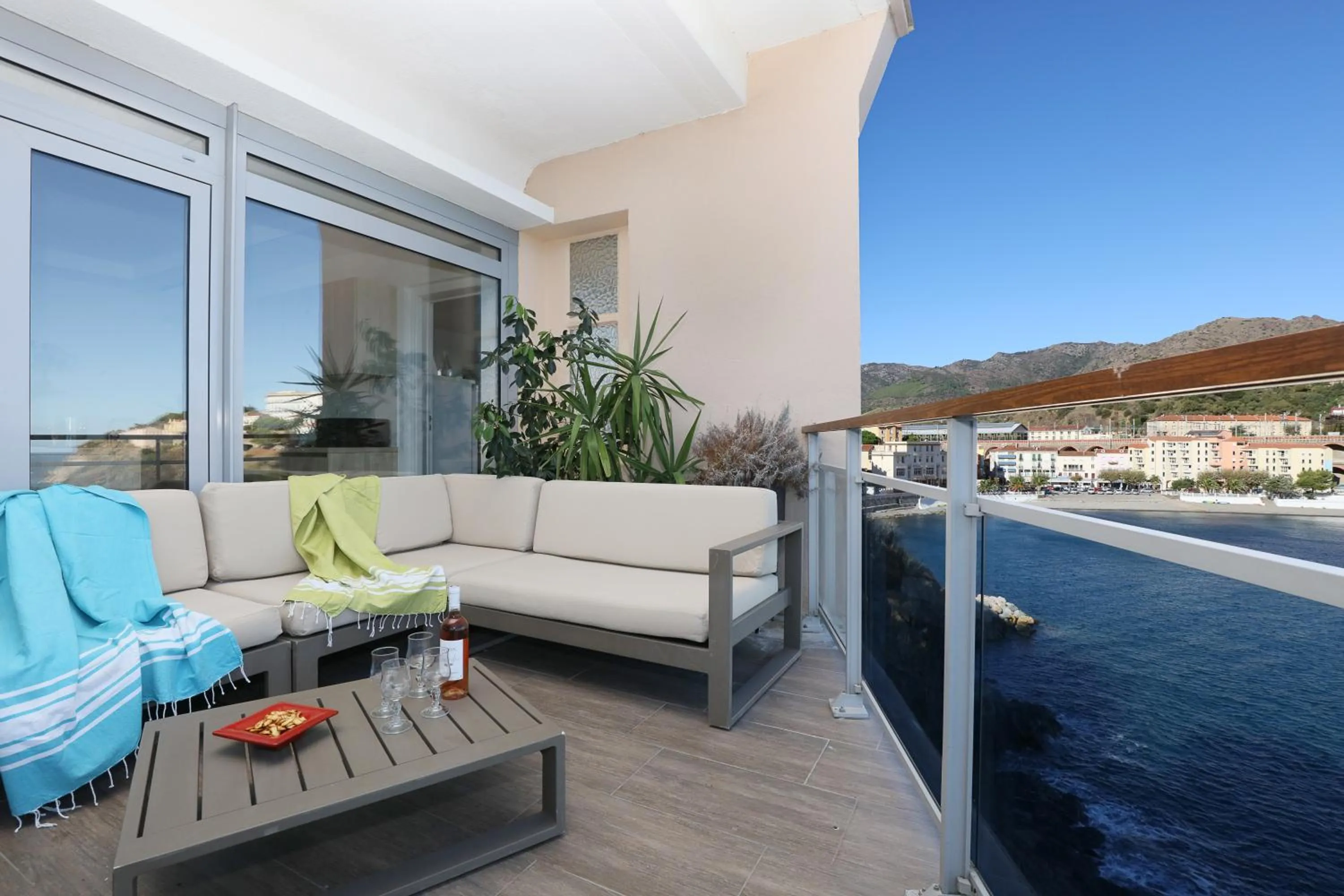 Patio in Hotel La Vigie - Face à la mer