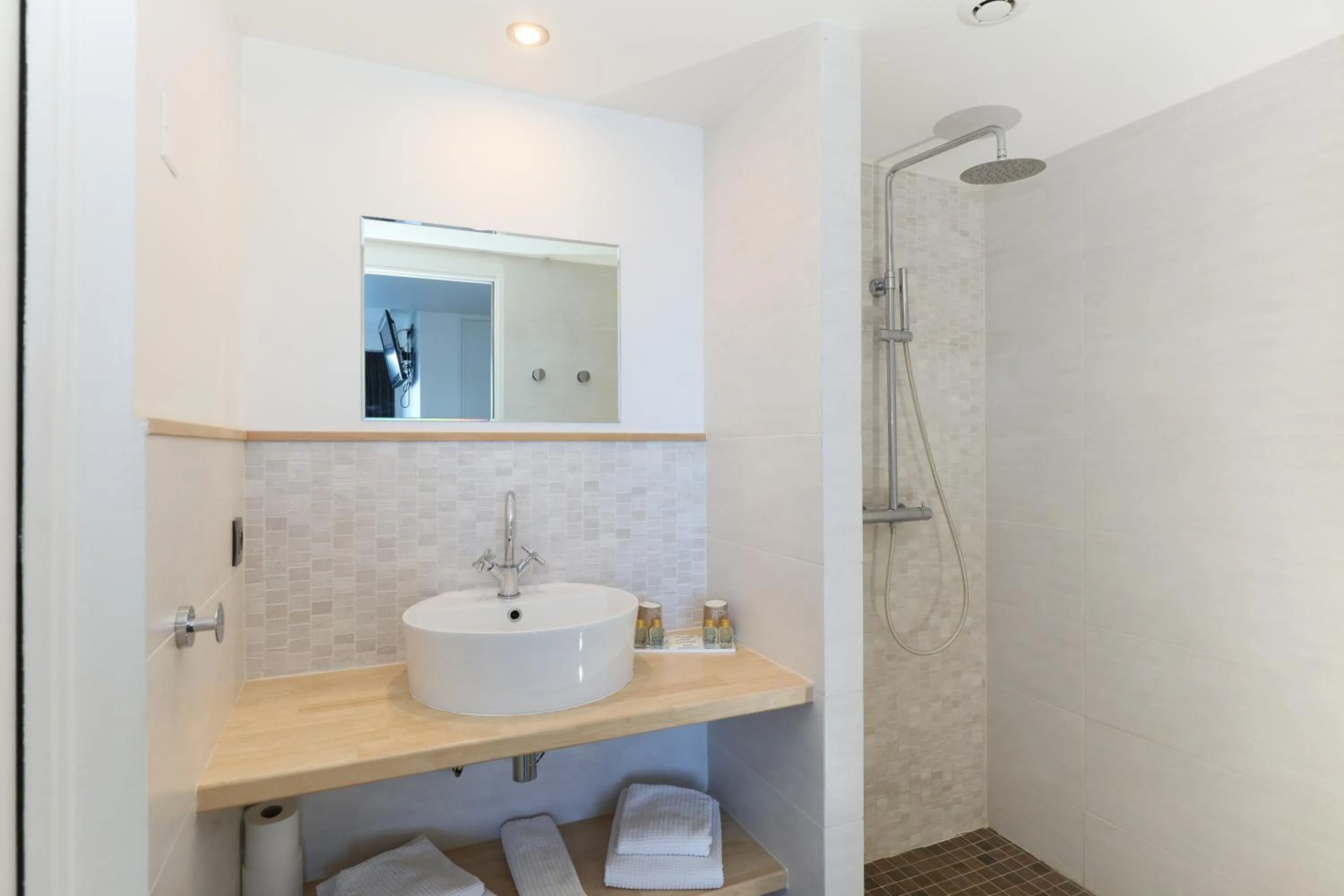 Bathroom in Hotel La Vigie - Face à la mer