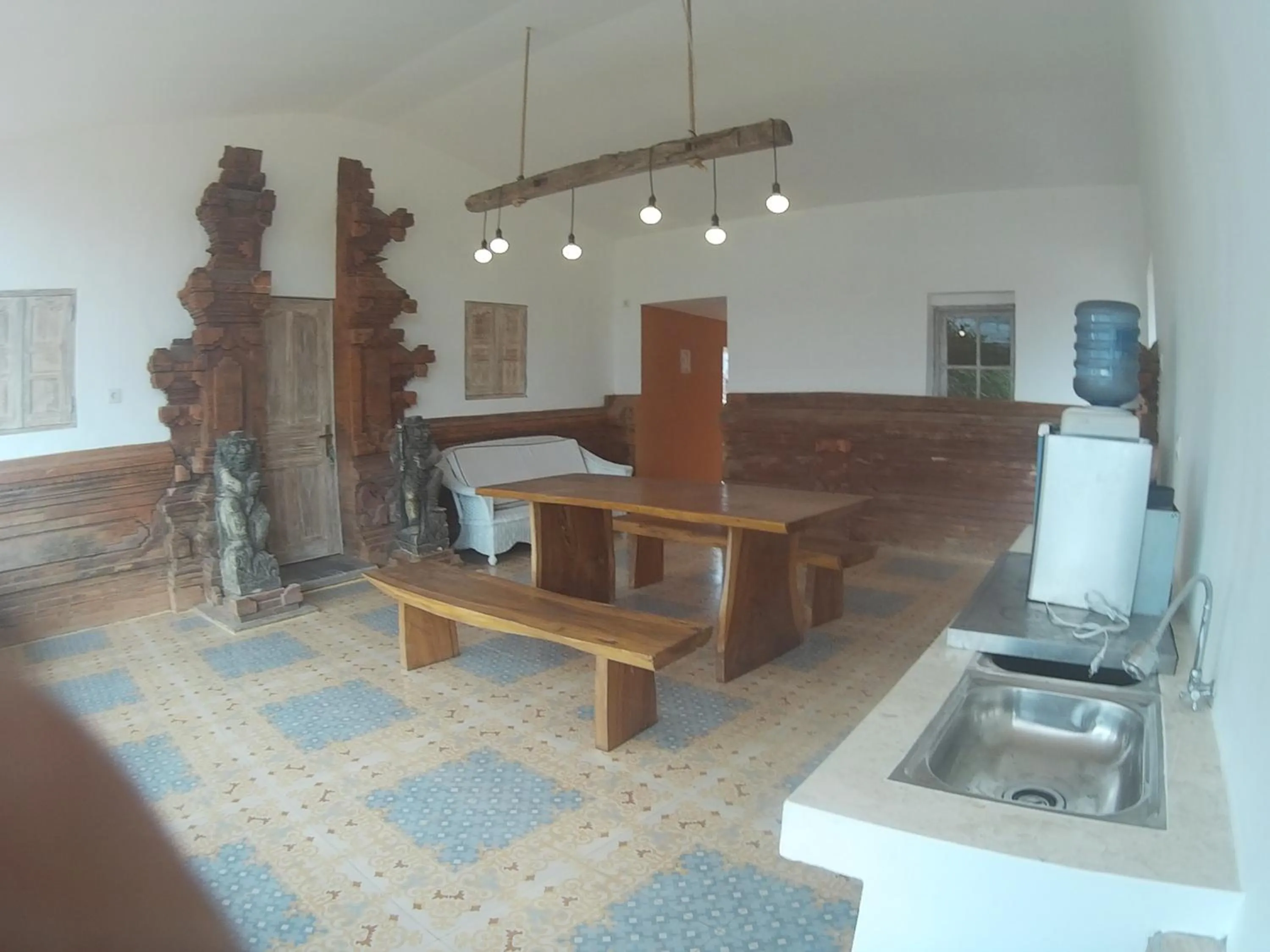 Communal kitchen in Canggu Pinpoint Rooms