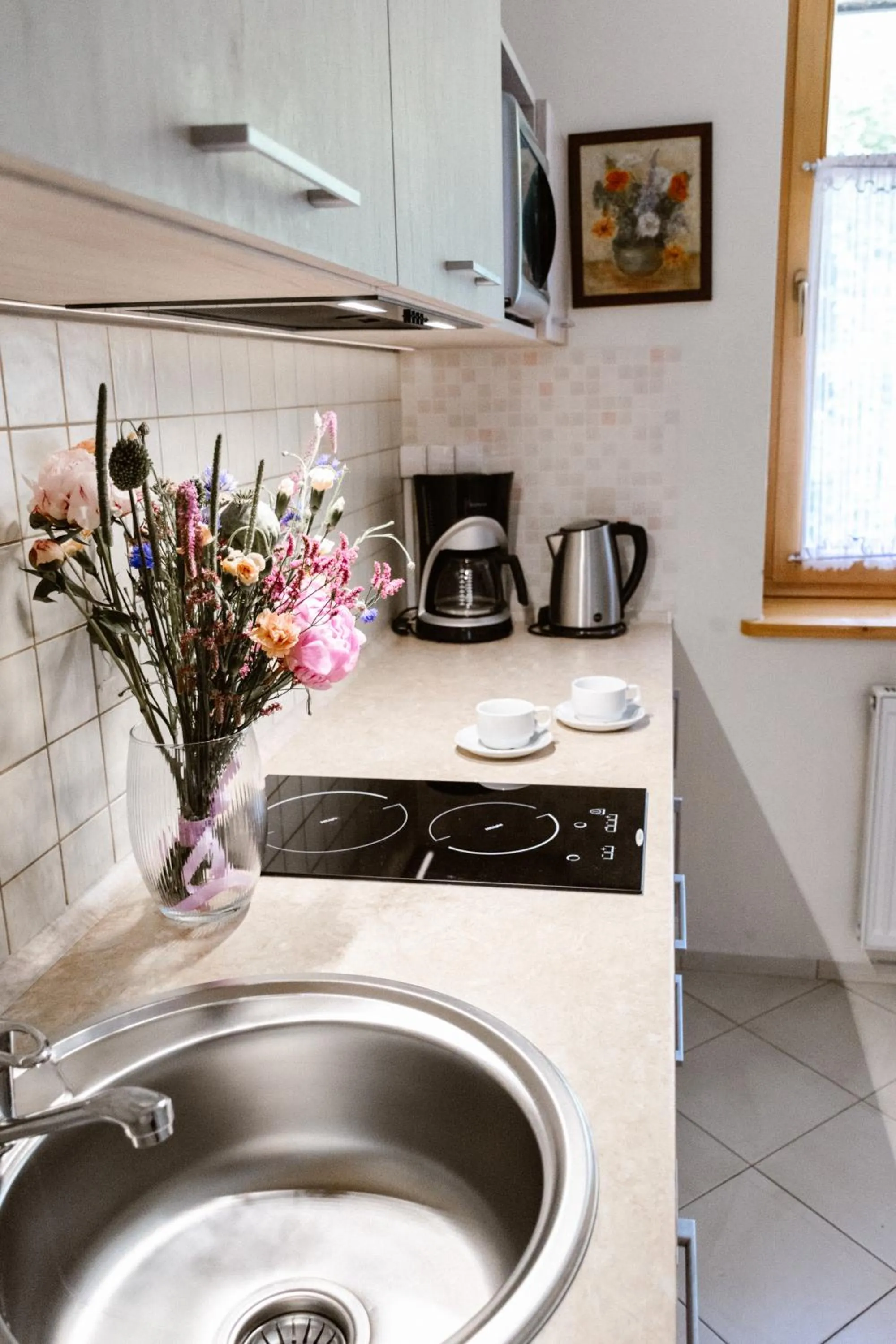 Communal lounge/ TV room in Aparthotel Bellamonte