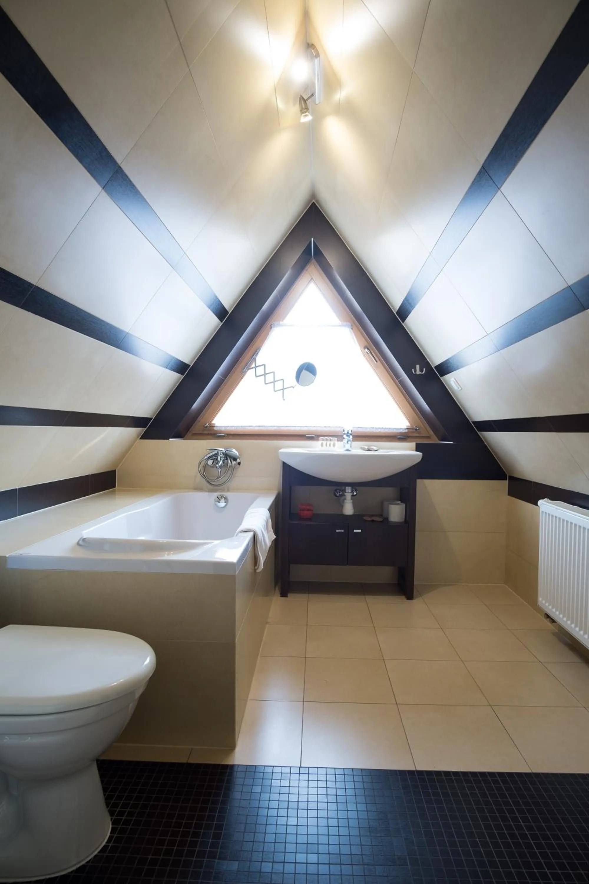 Bathroom, Bed in Aparthotel Bellamonte