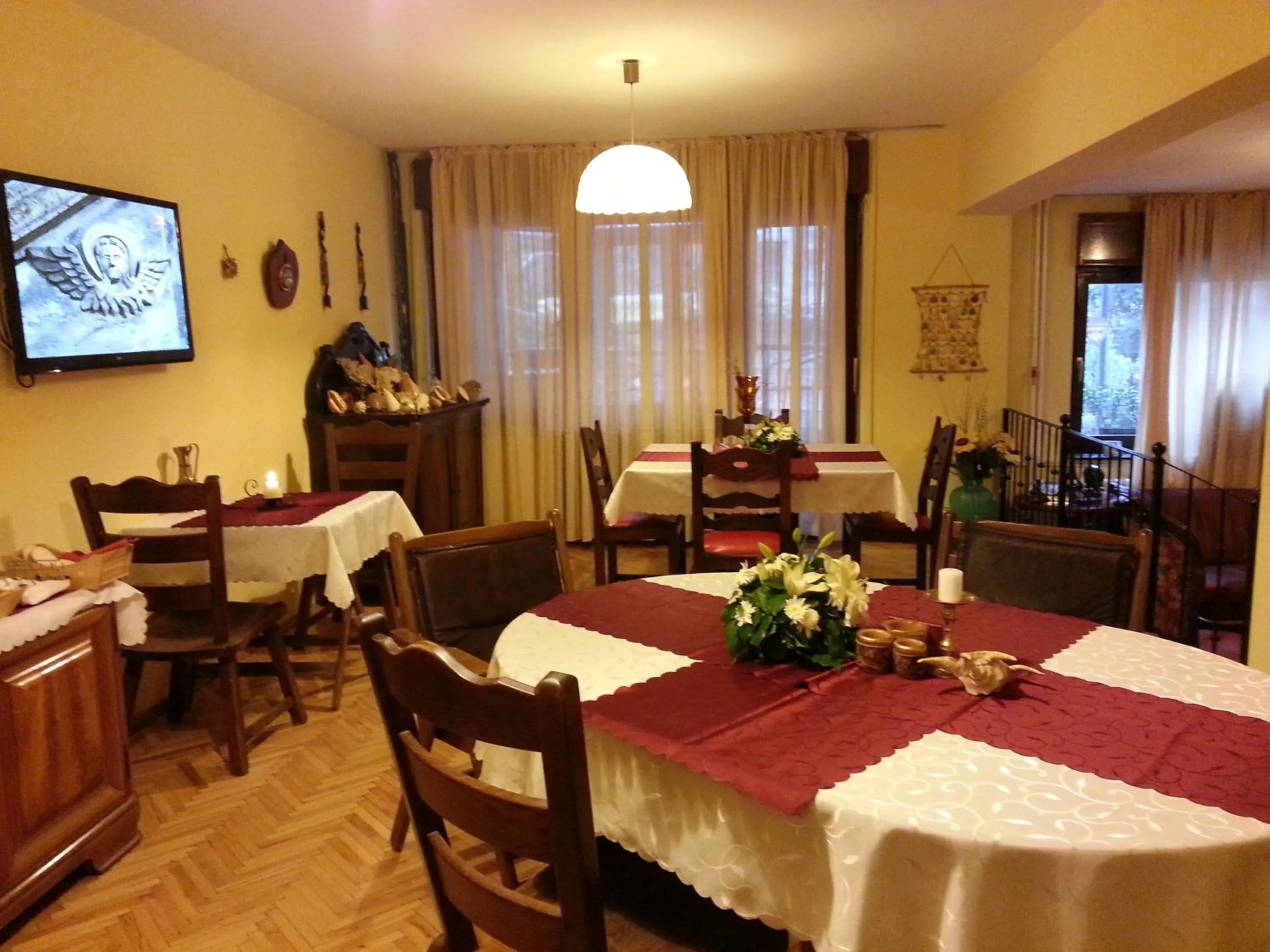 Restaurant/places to eat in Hotel Kapistec Skopje