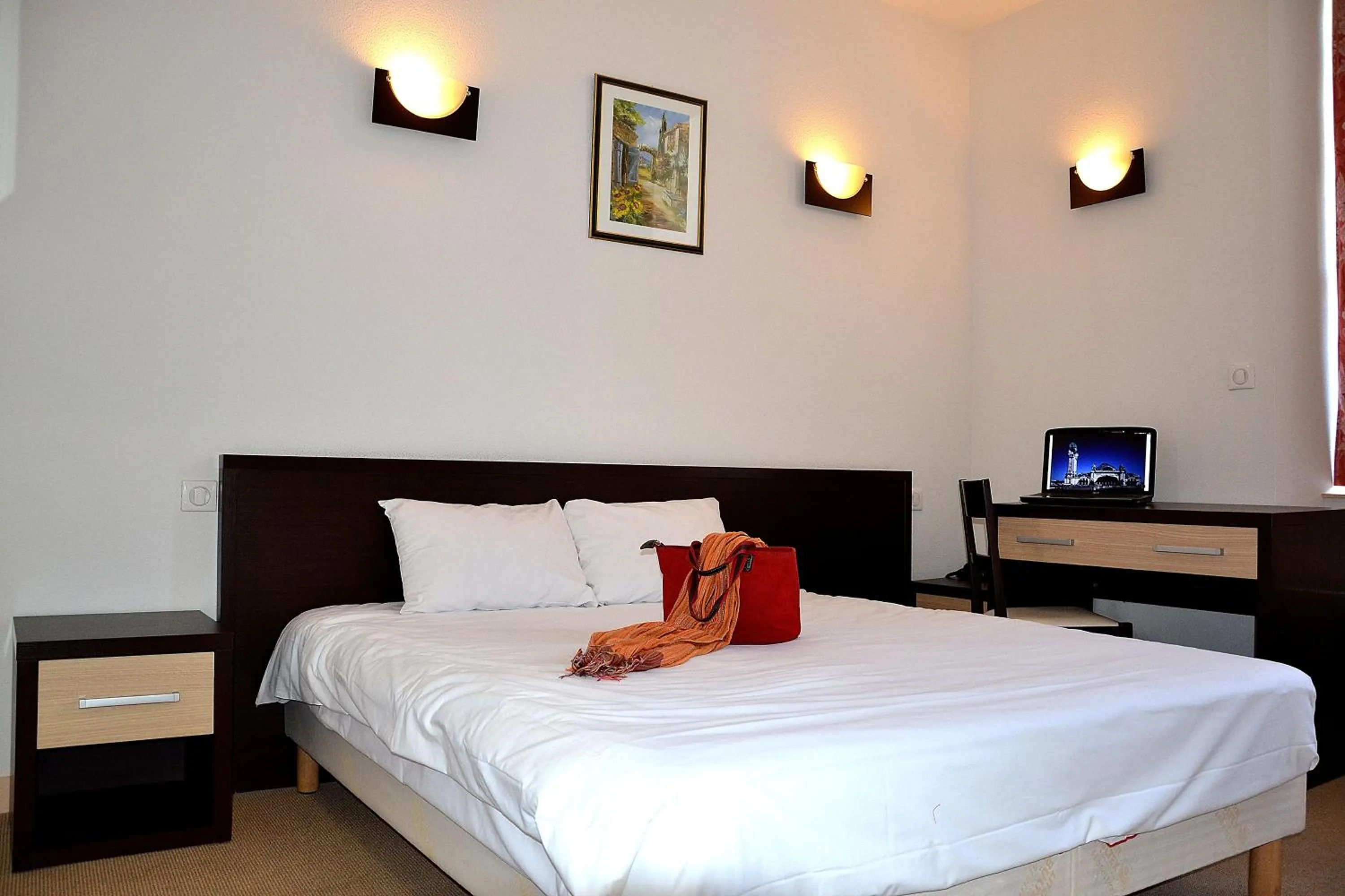 Photo of the whole room in Hotel Les Bénédictins