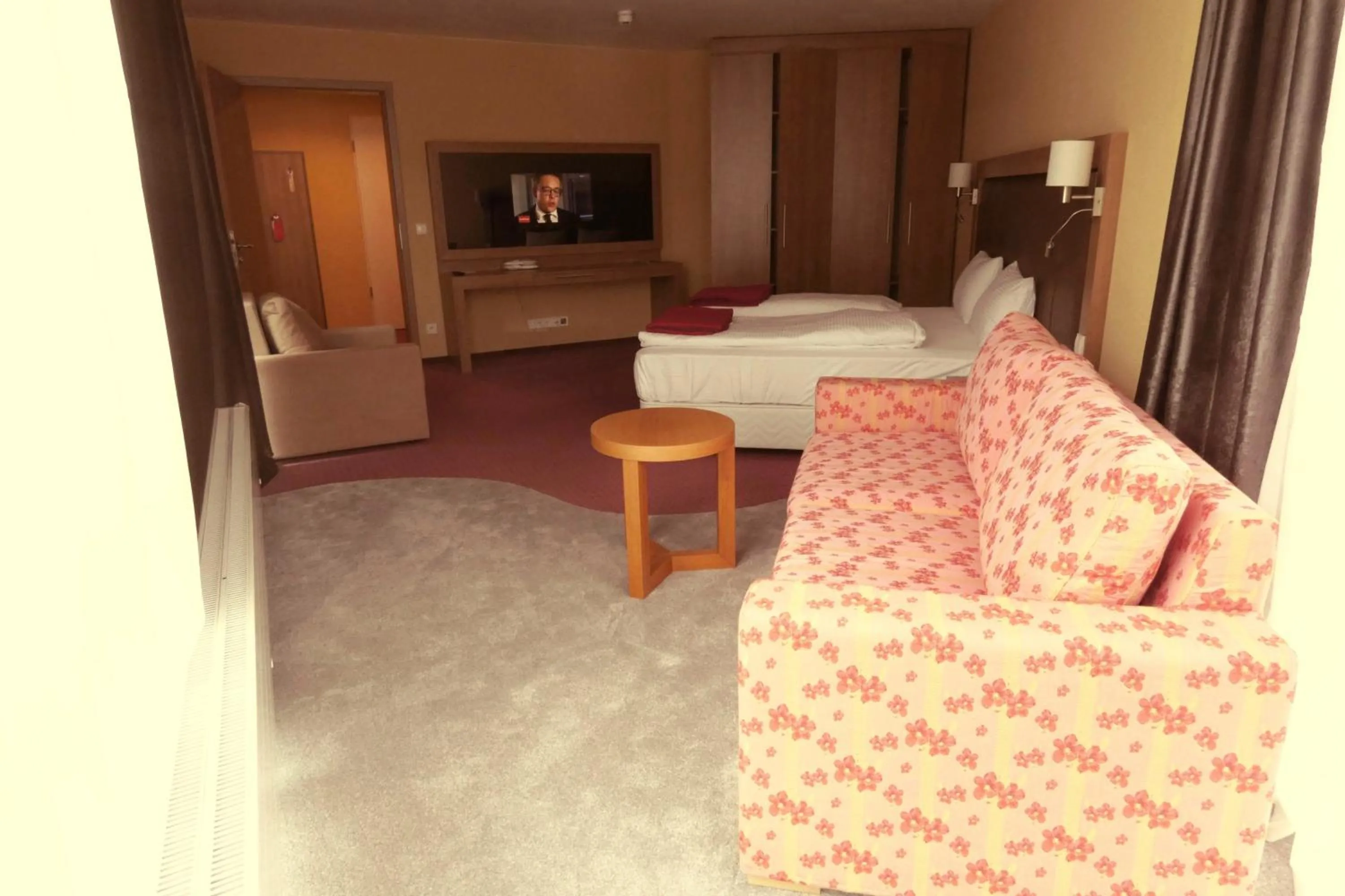 Photo of the whole room, Bed in Nashira Kurpark Hotel