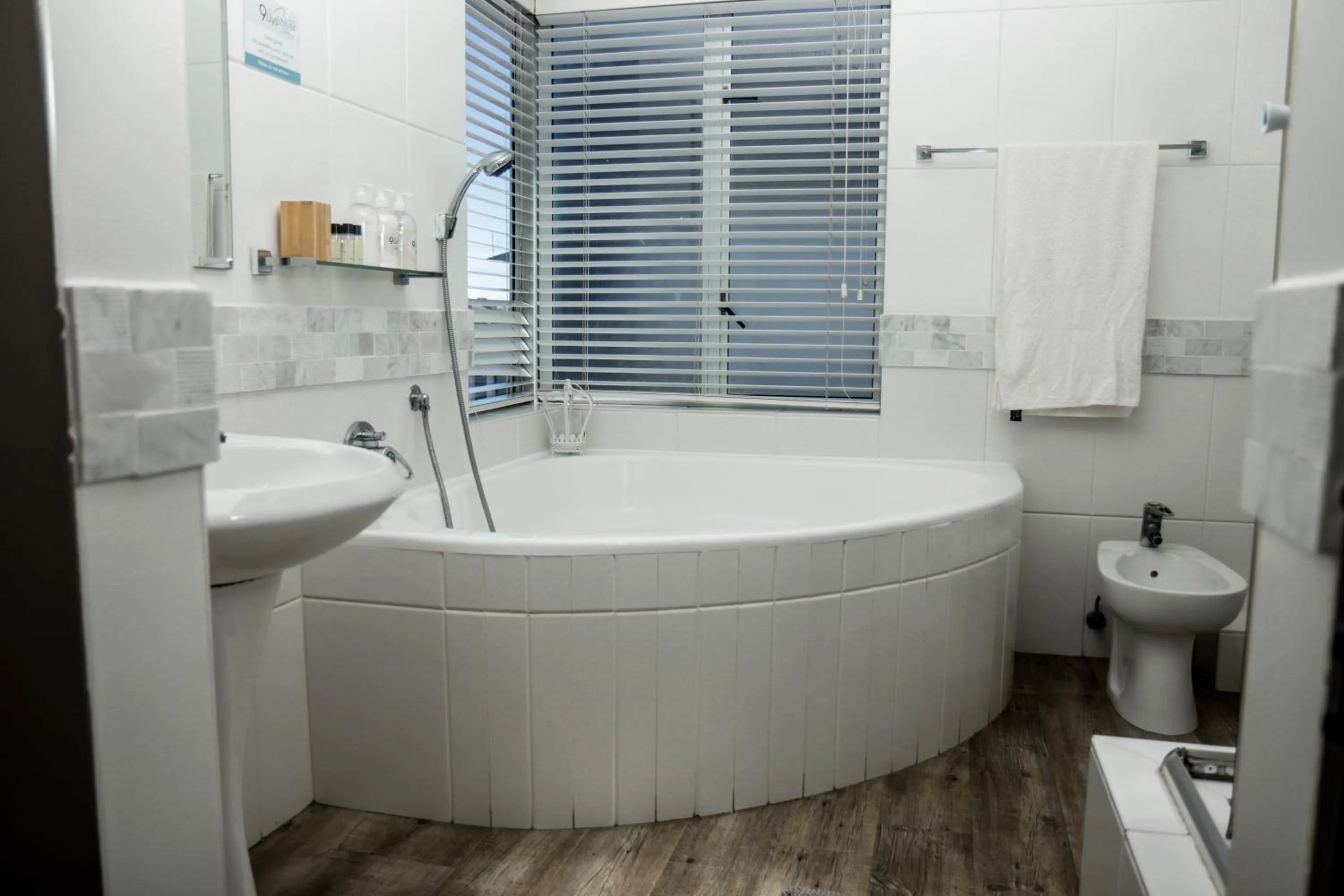 Bath in Nine on Uys street B & B