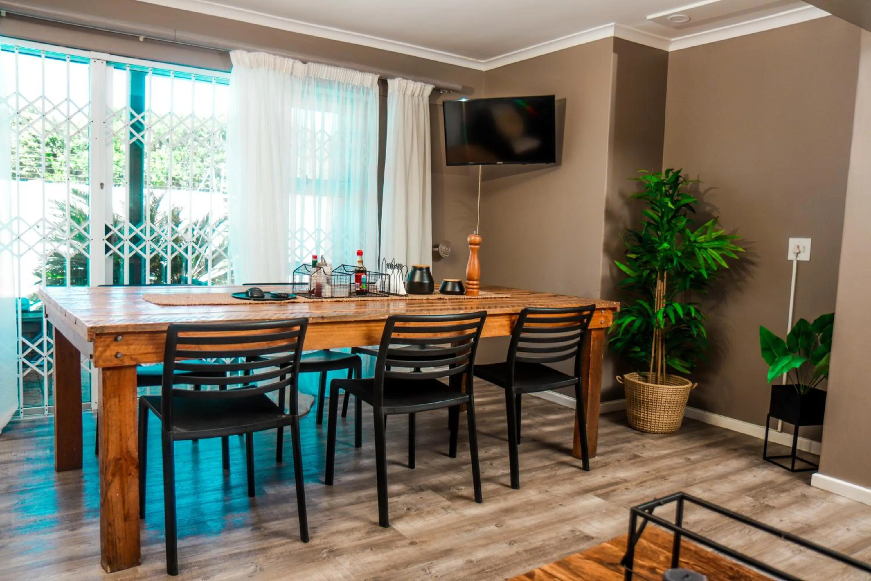Dining area in Nine on Uys street B & B