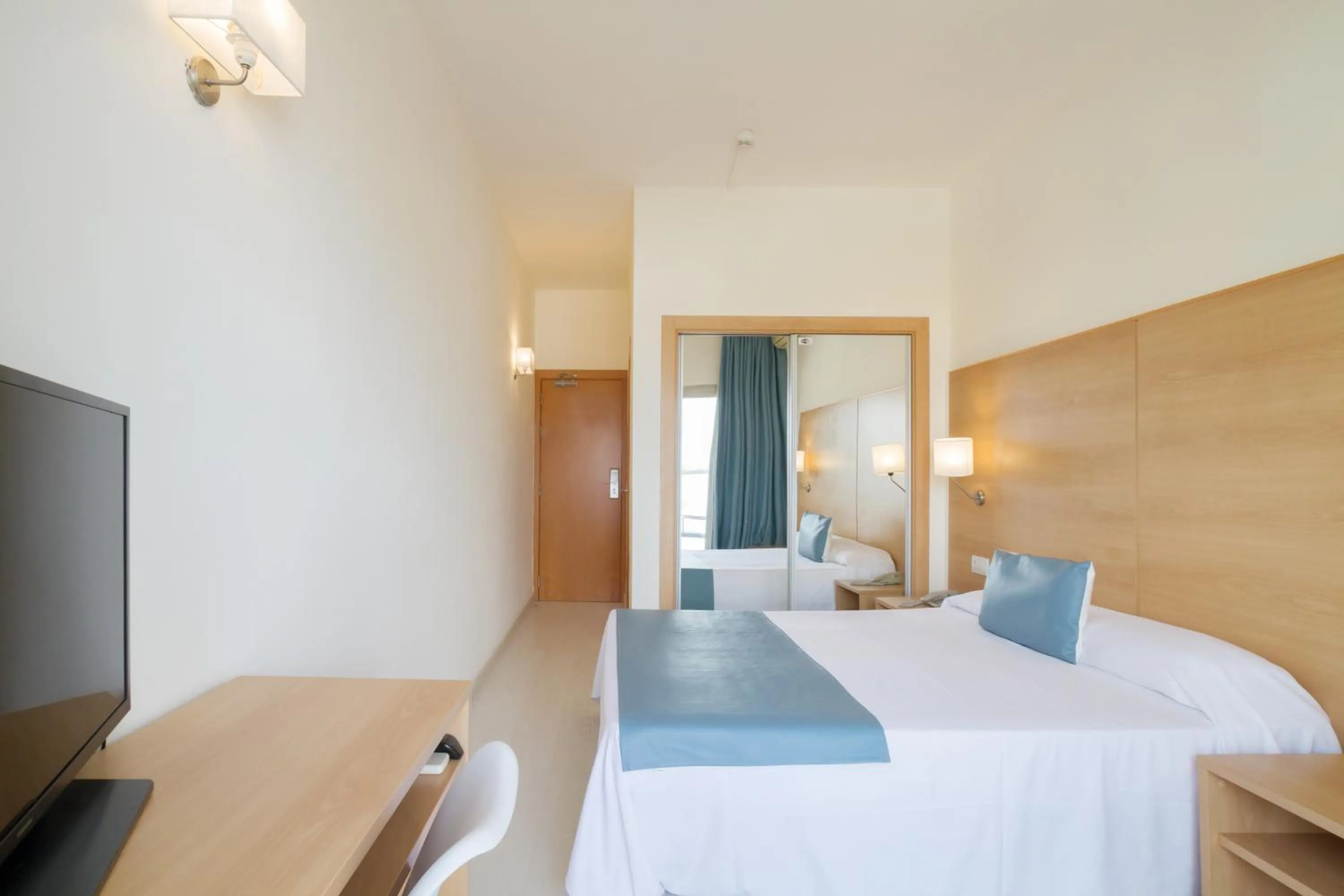 Bedroom, Bed in Ibersol Playa Dorada