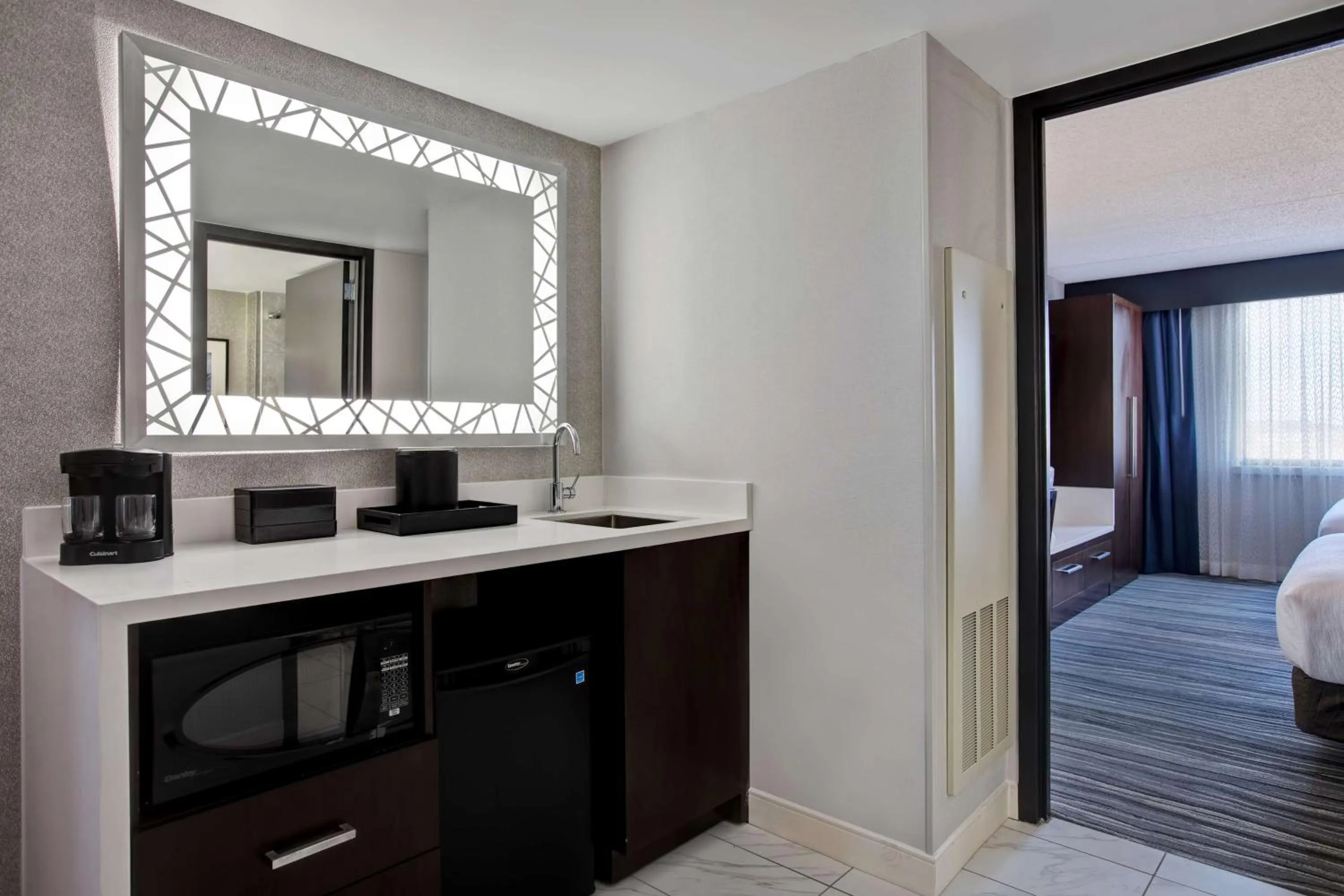 Photo of the whole room, Bed in Embassy Suites Syracuse