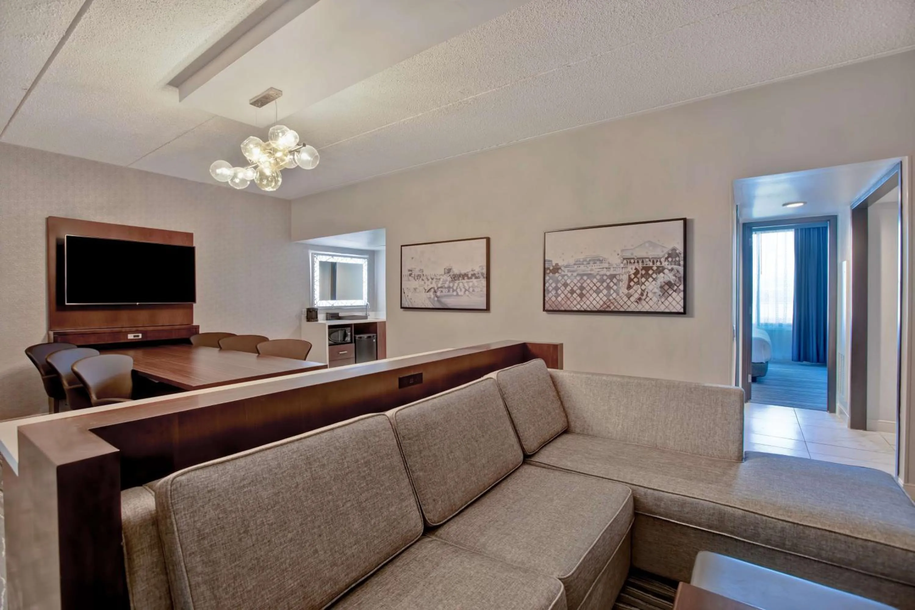 Living room in Embassy Suites Syracuse